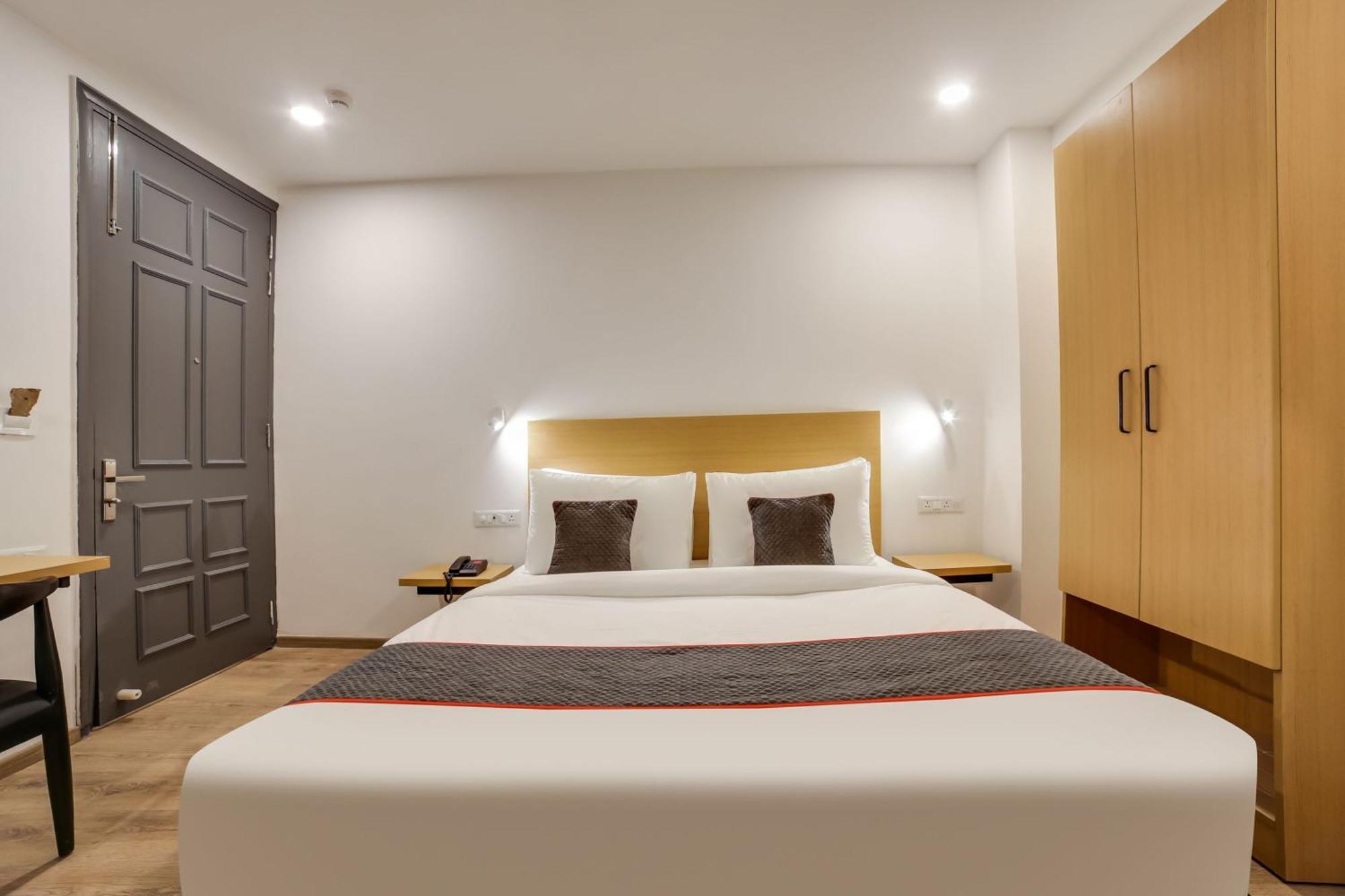 Hotel Super Townhouse 158 Near Netaji Subhash Marg Near Appu Ghar 4*