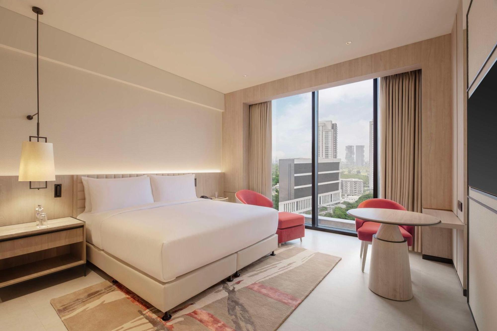 Hotel Hilton Gurugram Baani Centre