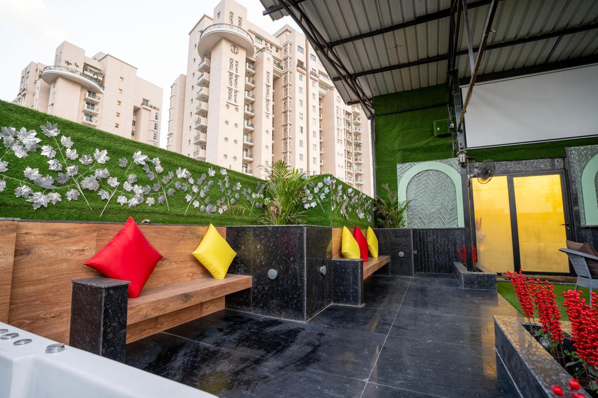 Hotel Orsom Sassy - Sector 42 Gurgaon
