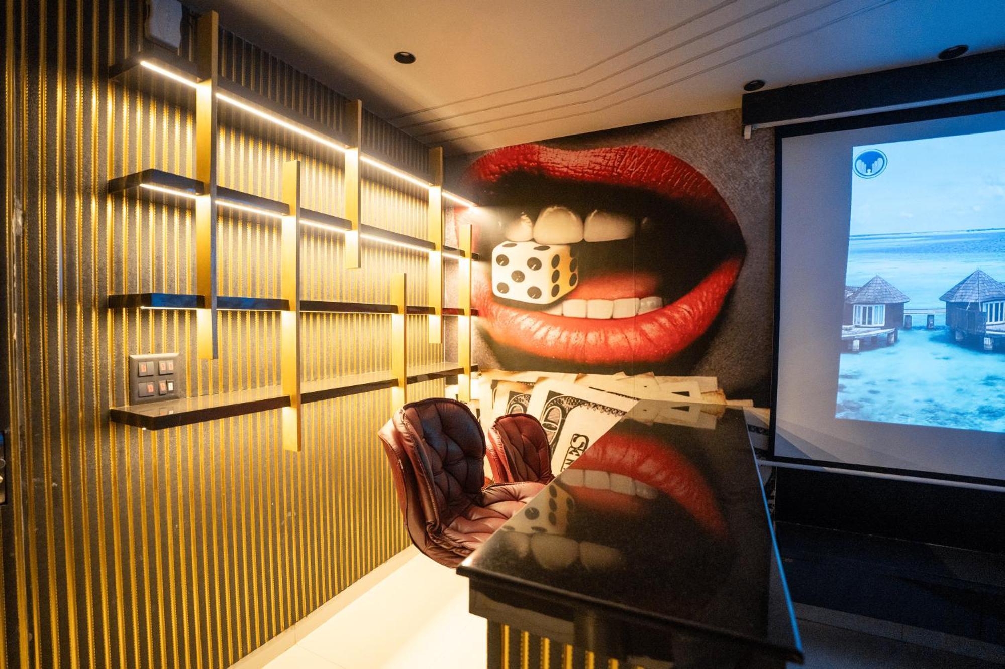 Hotel Orsom Sassy - Sector 42 Gurgaon