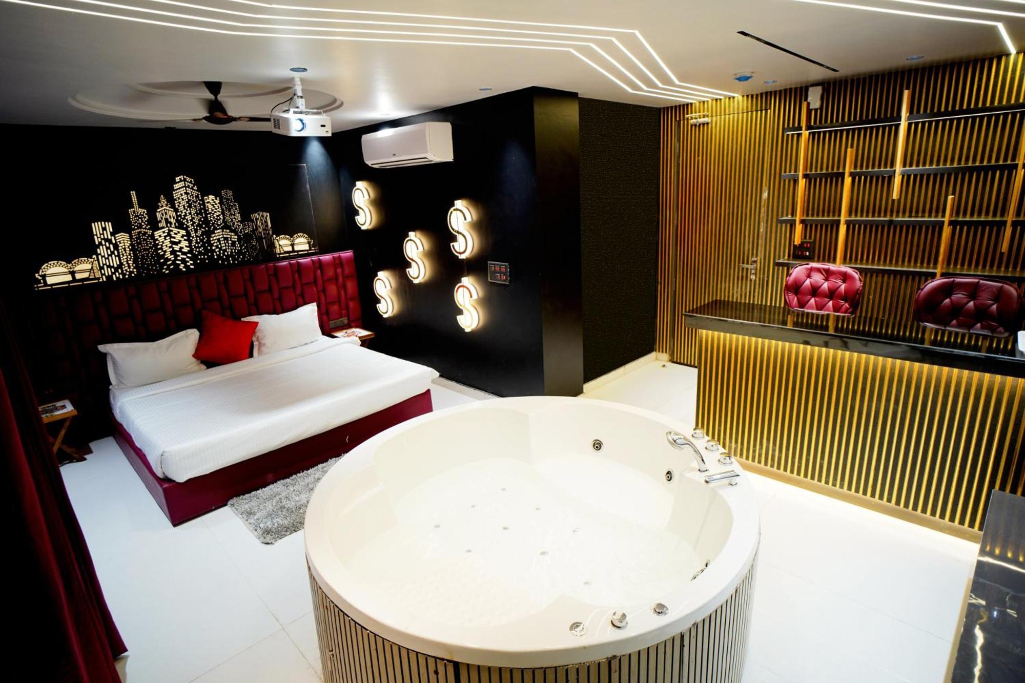 Orsom Sassy - Sector 42 Hotel 2*