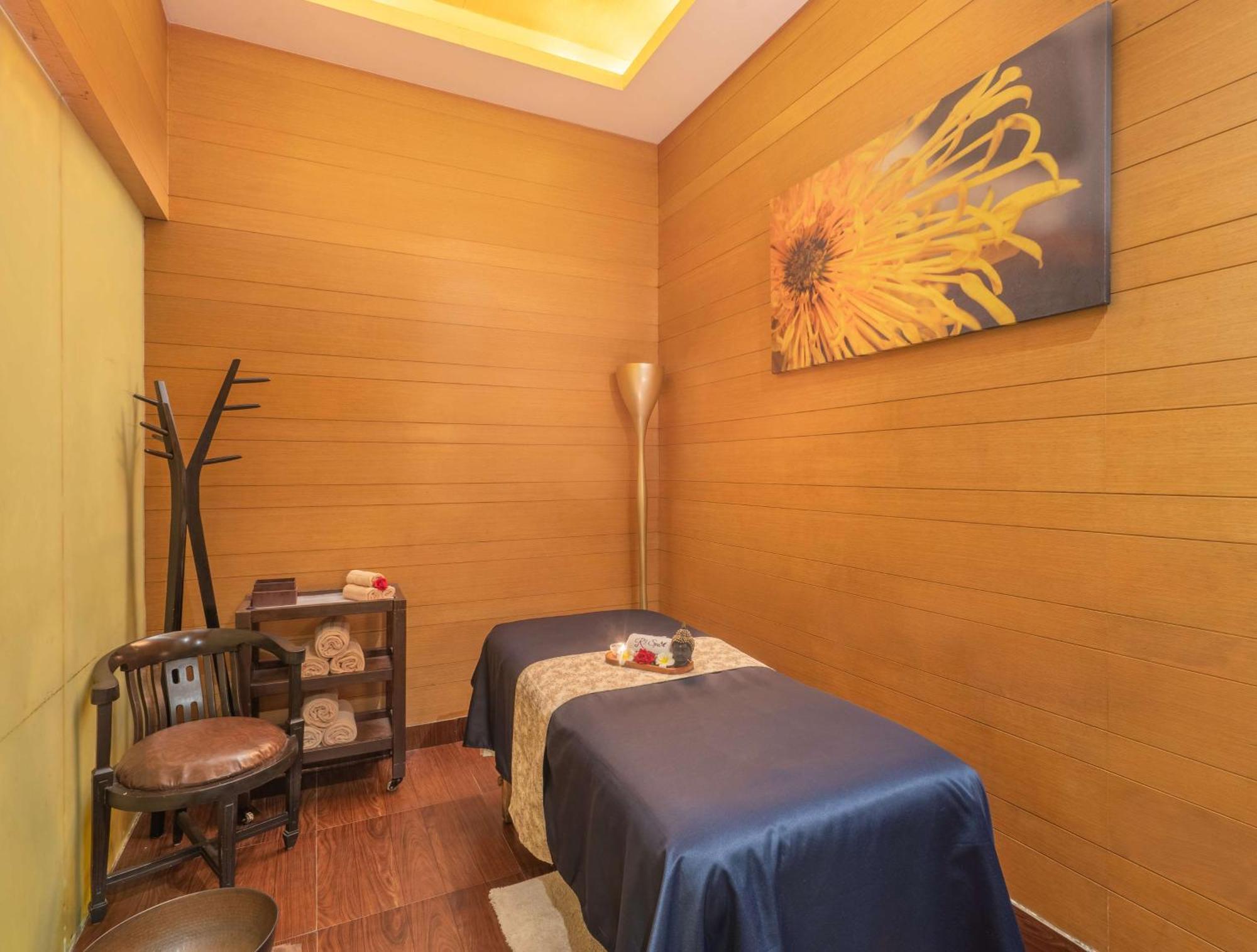 Hotel Radisson Gurugram Sohna Road Center Gurgaon