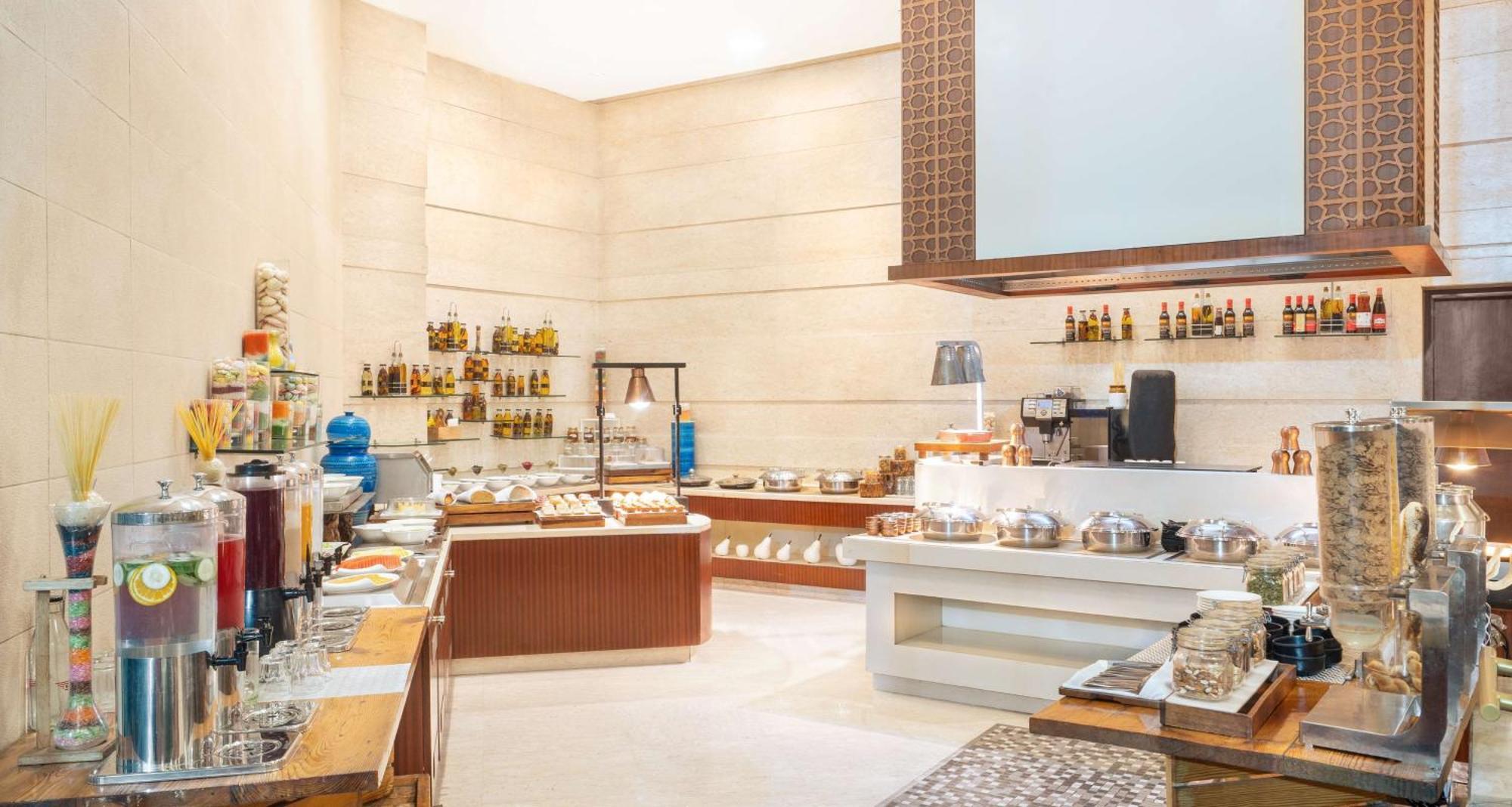 Hotel Radisson Gurugram Sohna Road Center