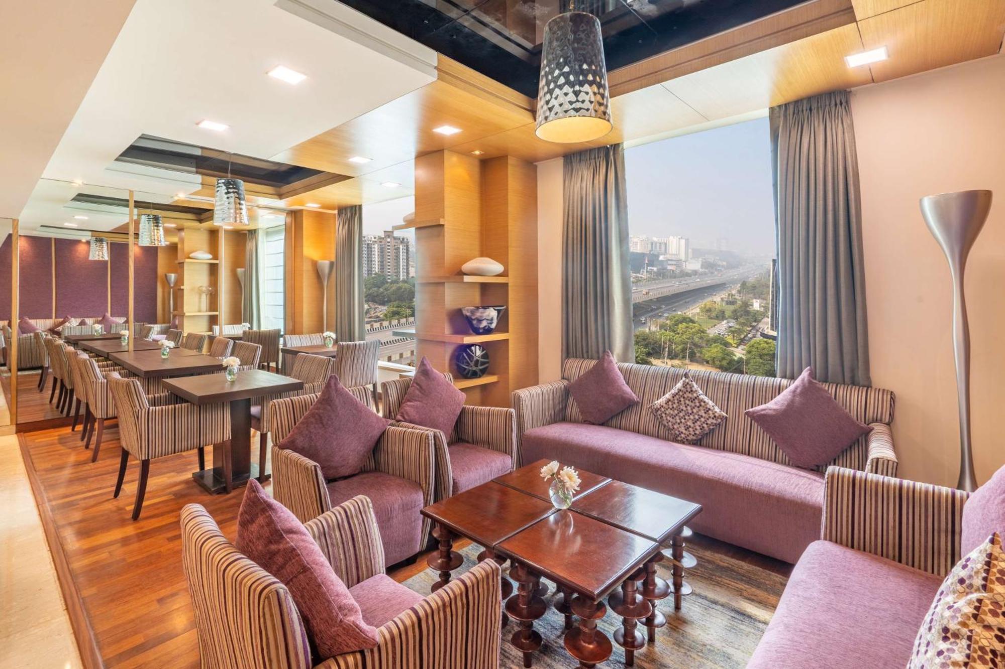 Hotel Radisson Gurugram Sohna Road Center 5*