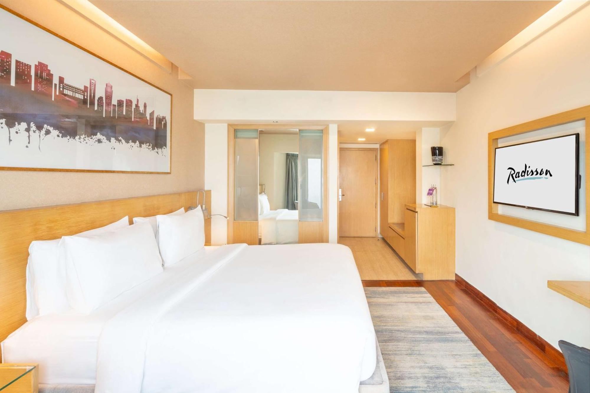 Hotel Radisson Gurugram Sohna Road Center 5*
