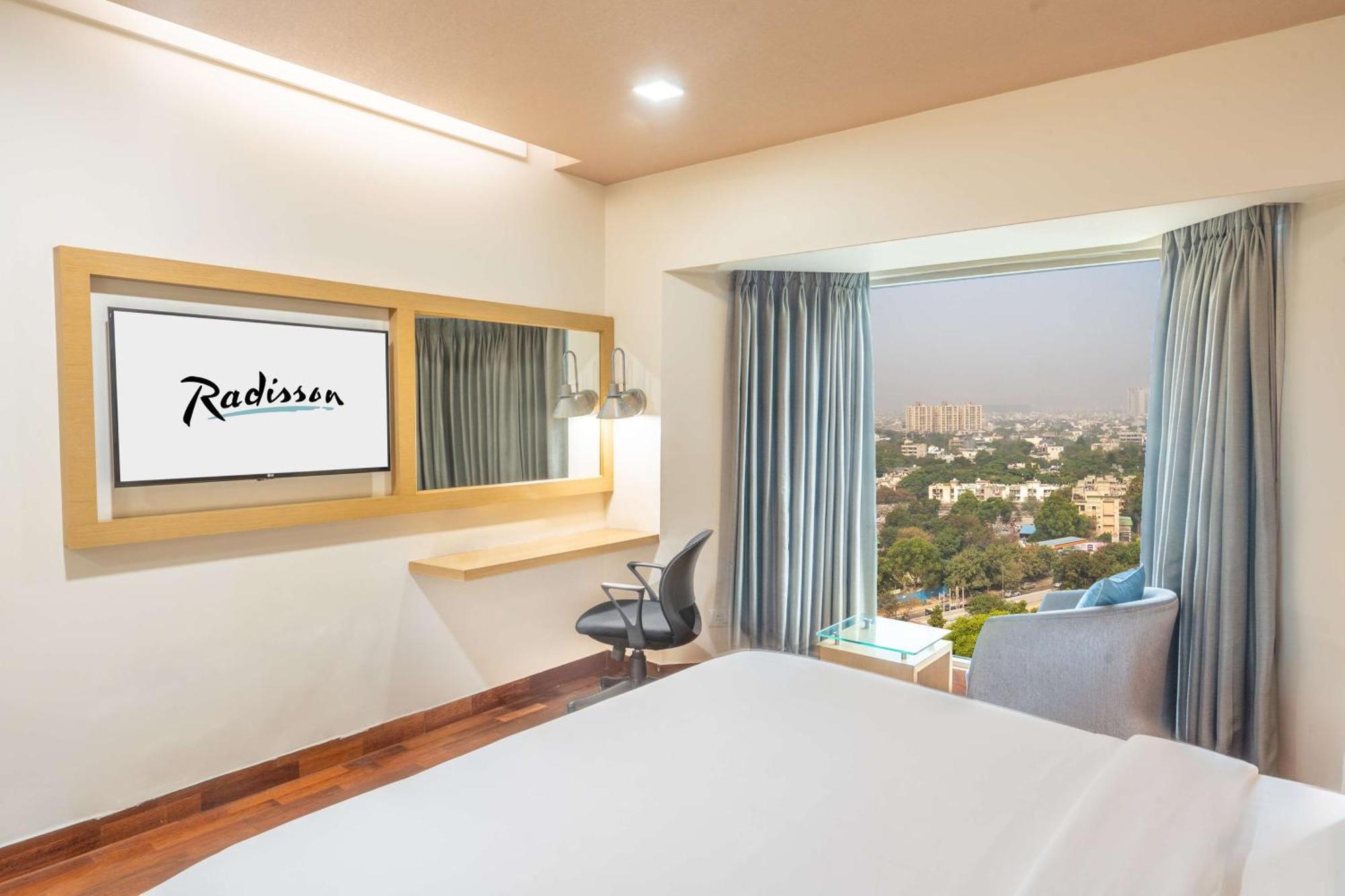 Radisson Gurugram Sohna Road Center 5*