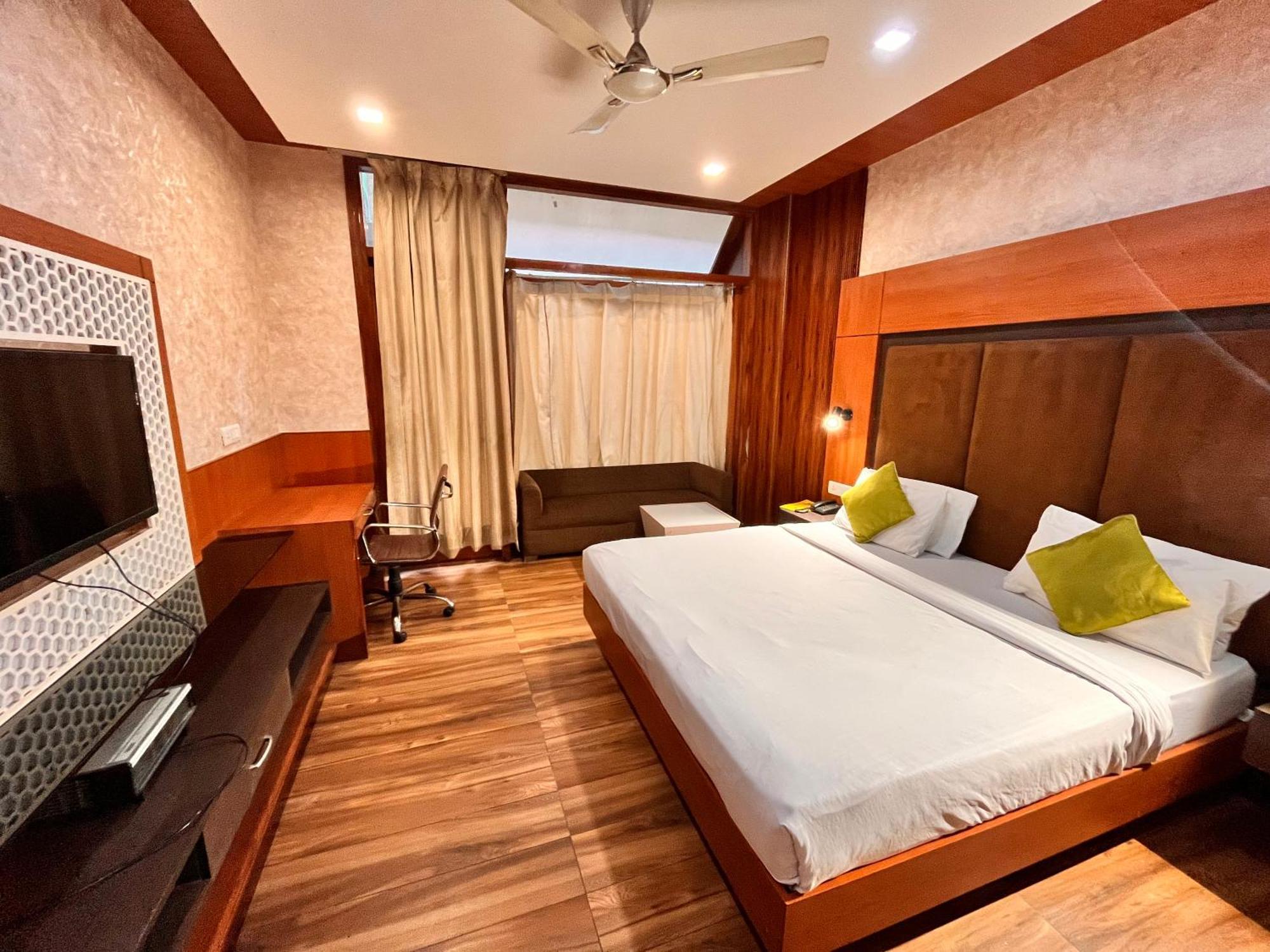 Platinum Palace Near Medanta Hospital Sector38 3* Gurgaon