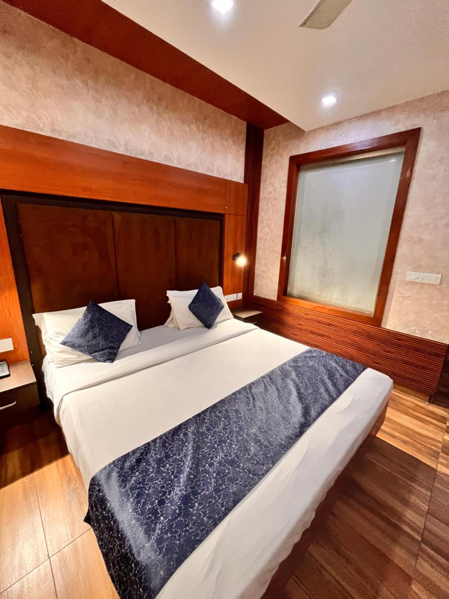 Platinum Palace Near Medanta Hospital Sector38 Gurgaon