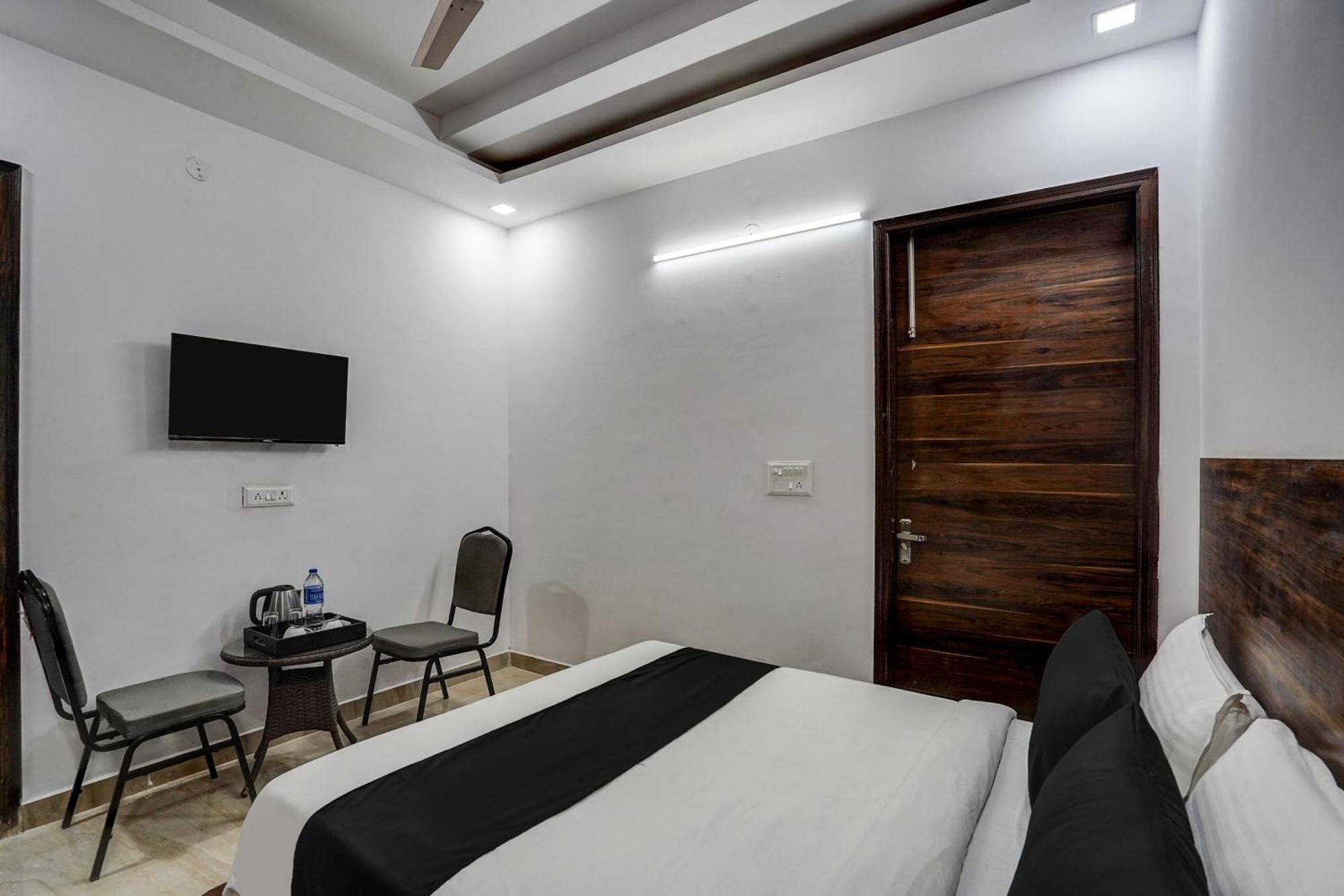Townhouse Cloud Bay Hotel Gurgaon