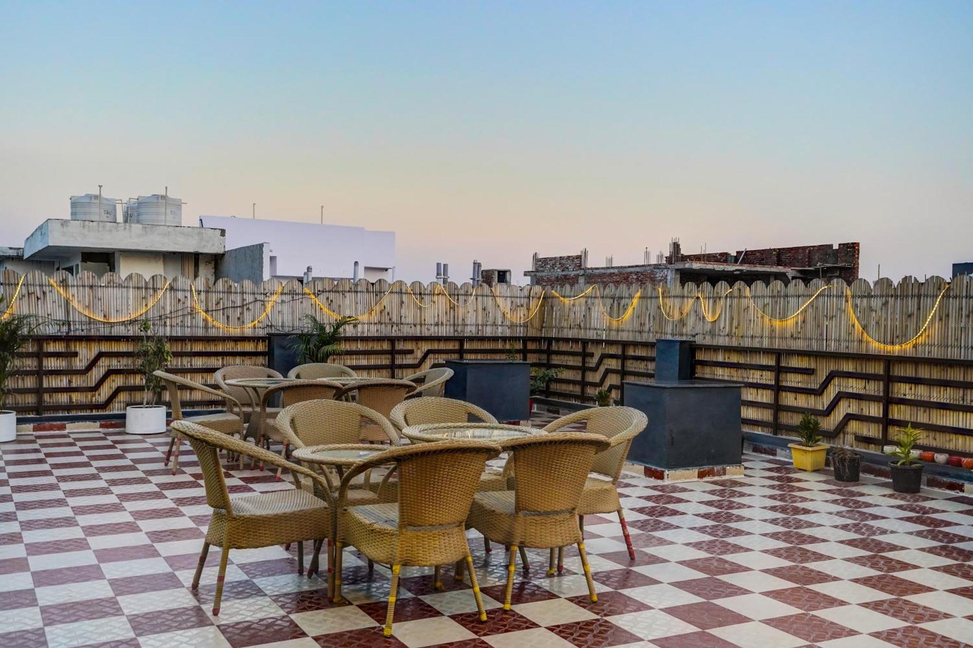 Townhouse Cloud Bay Hotel Gurgaon