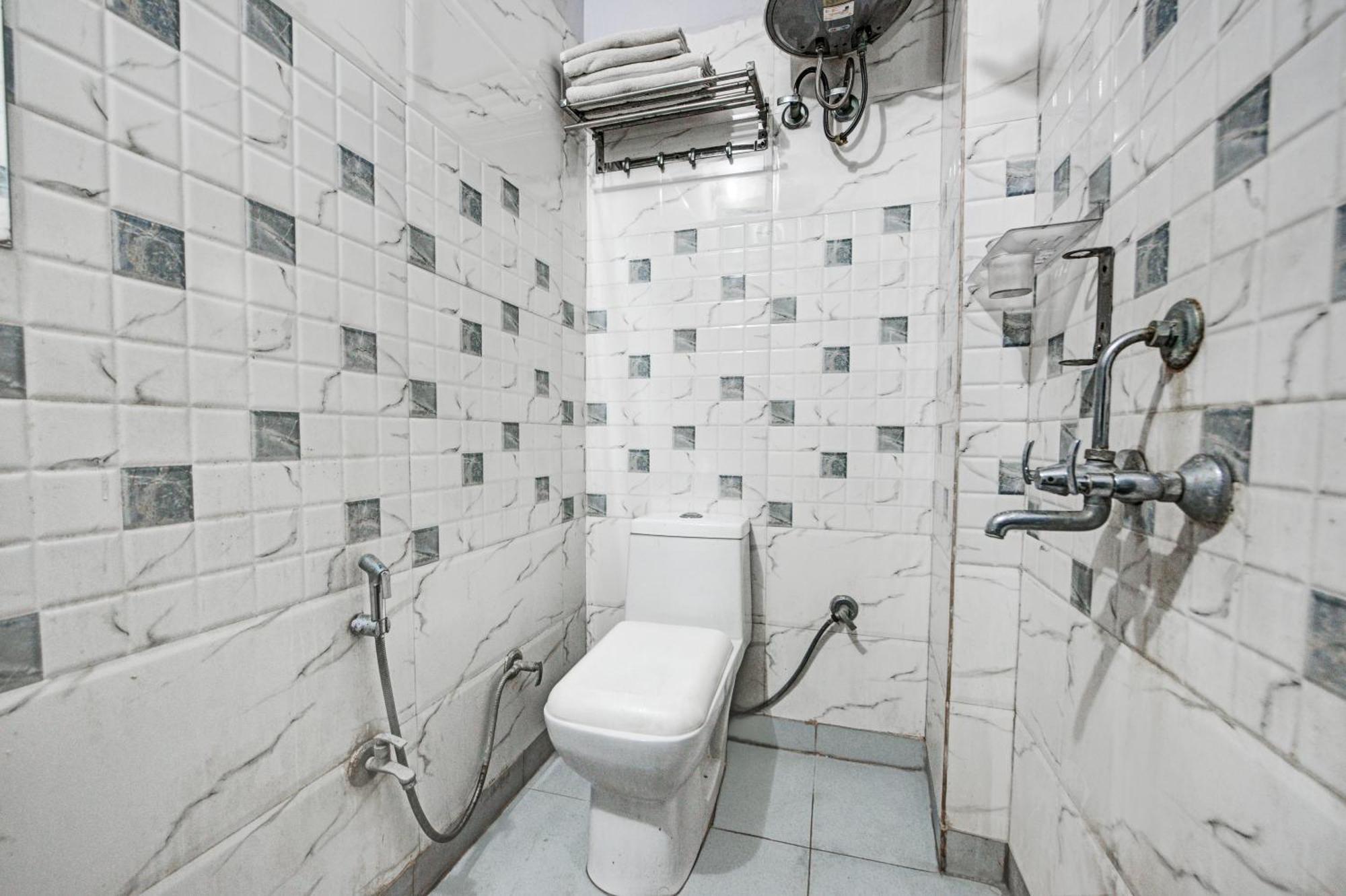 Royal Spark Inn1 - Medicity Gurugram, Near Medanta Hospital * Gurgaon