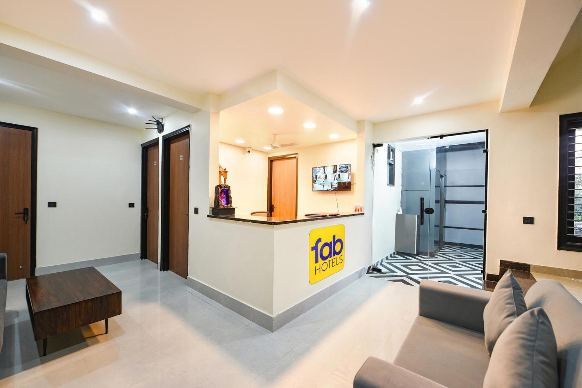 Fabhotel Rr Premium - Near Medanta Hospital Hotel 3*