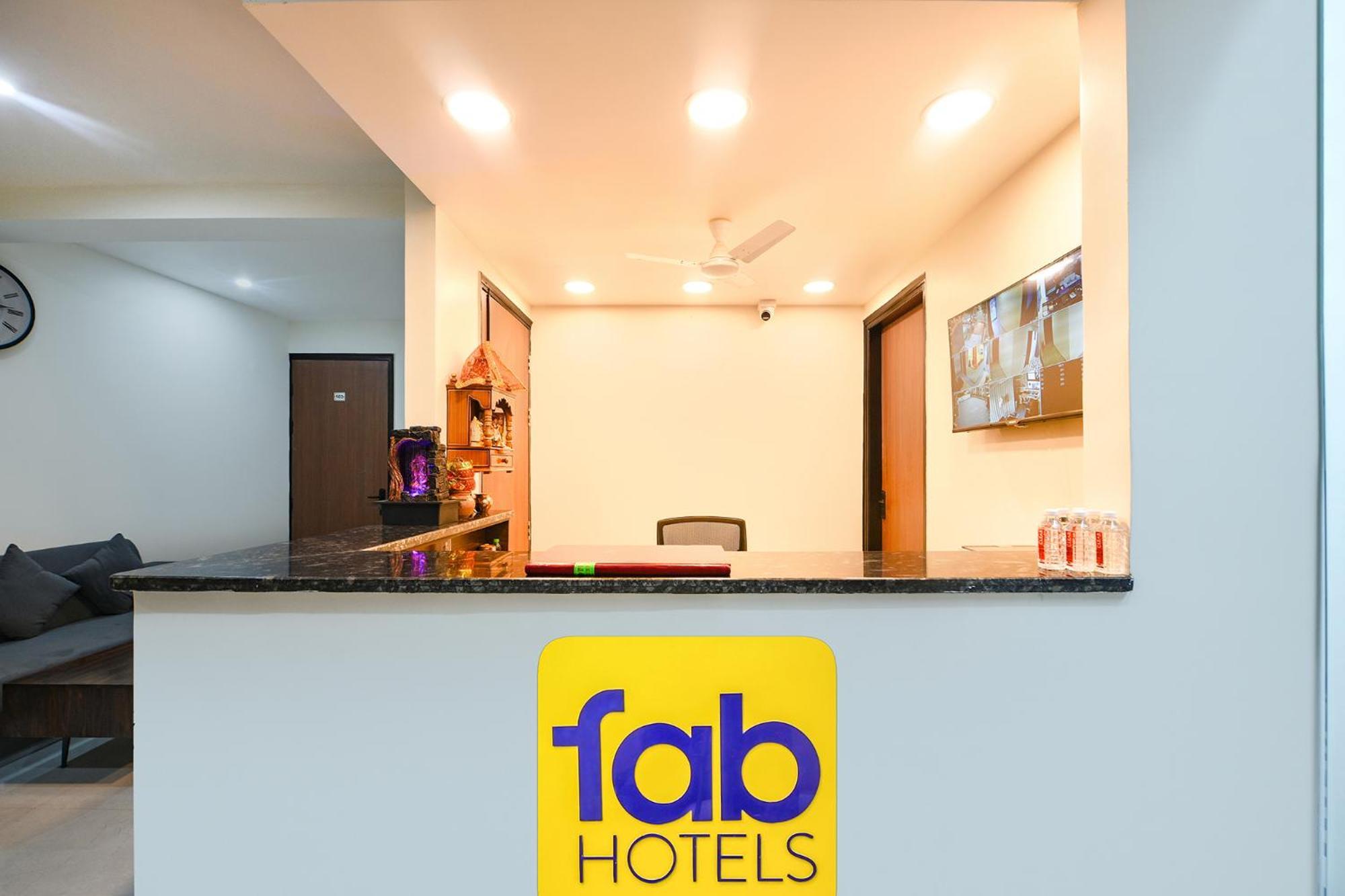 Fabhotel Rr Premium - Near Medanta Hospital 3*