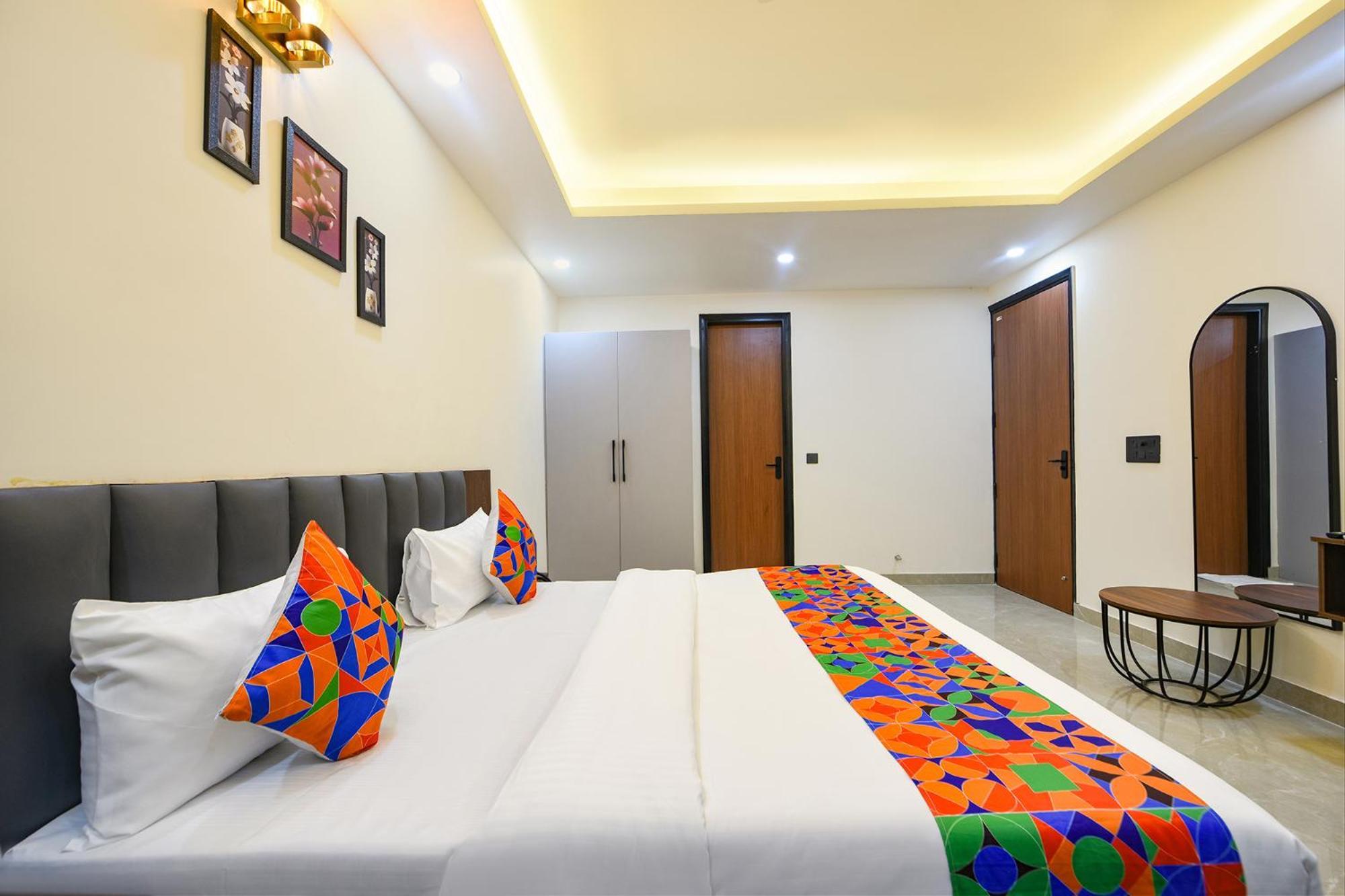 Fabhotel Rr Premium - Near Medanta Hospital