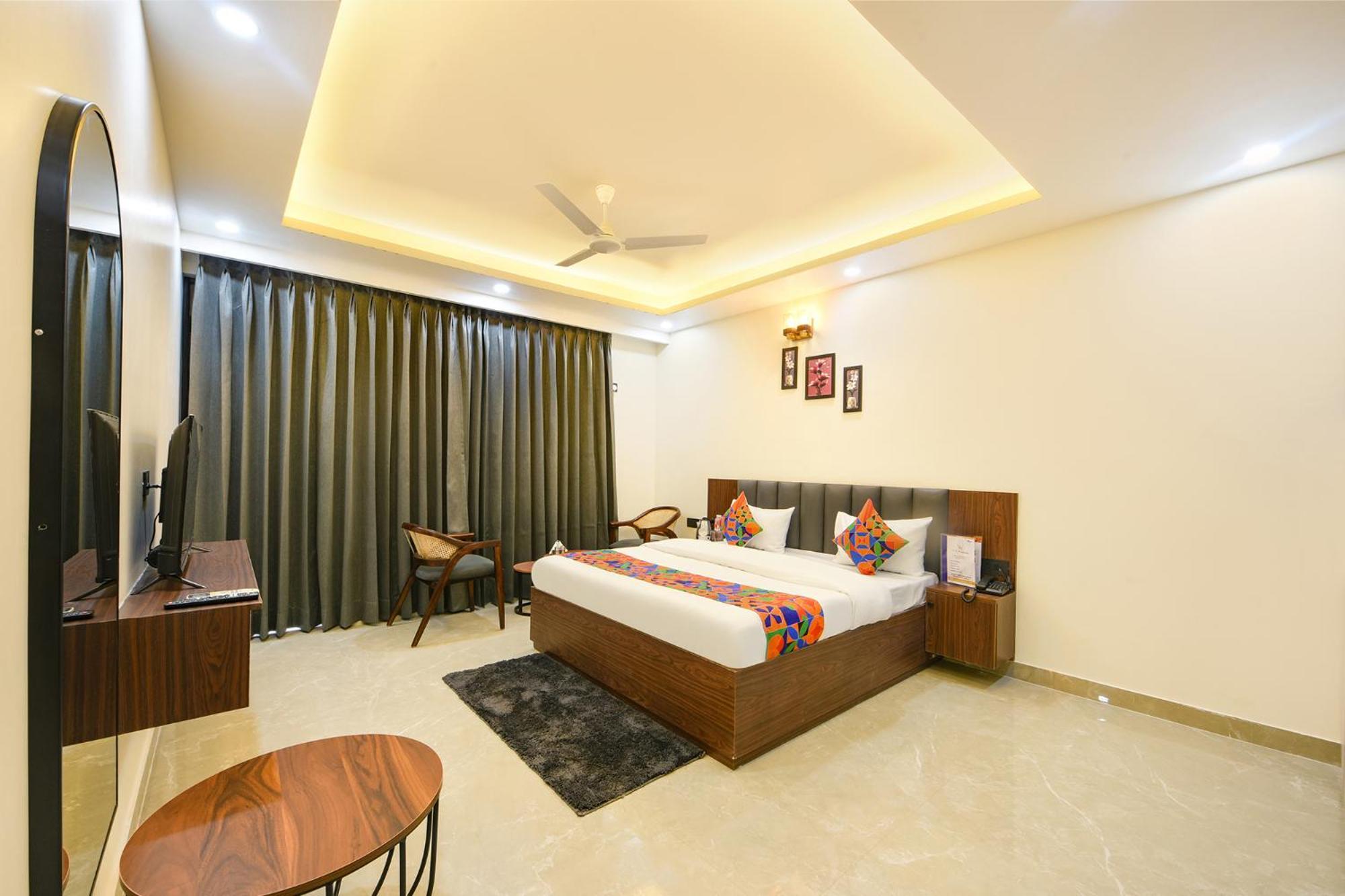 Fabhotel Rr Premium - Near Medanta Hospital