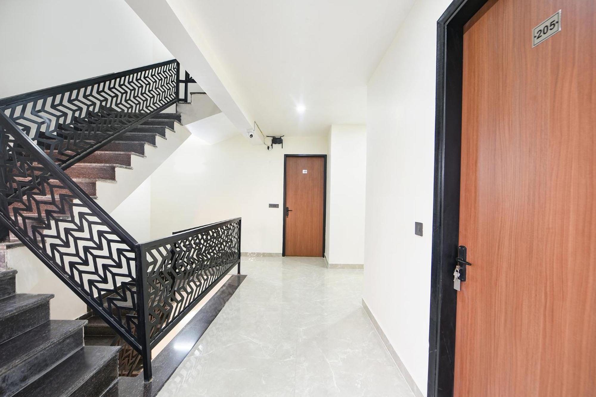 Fabhotel Rr Premium - Near Medanta Hospital