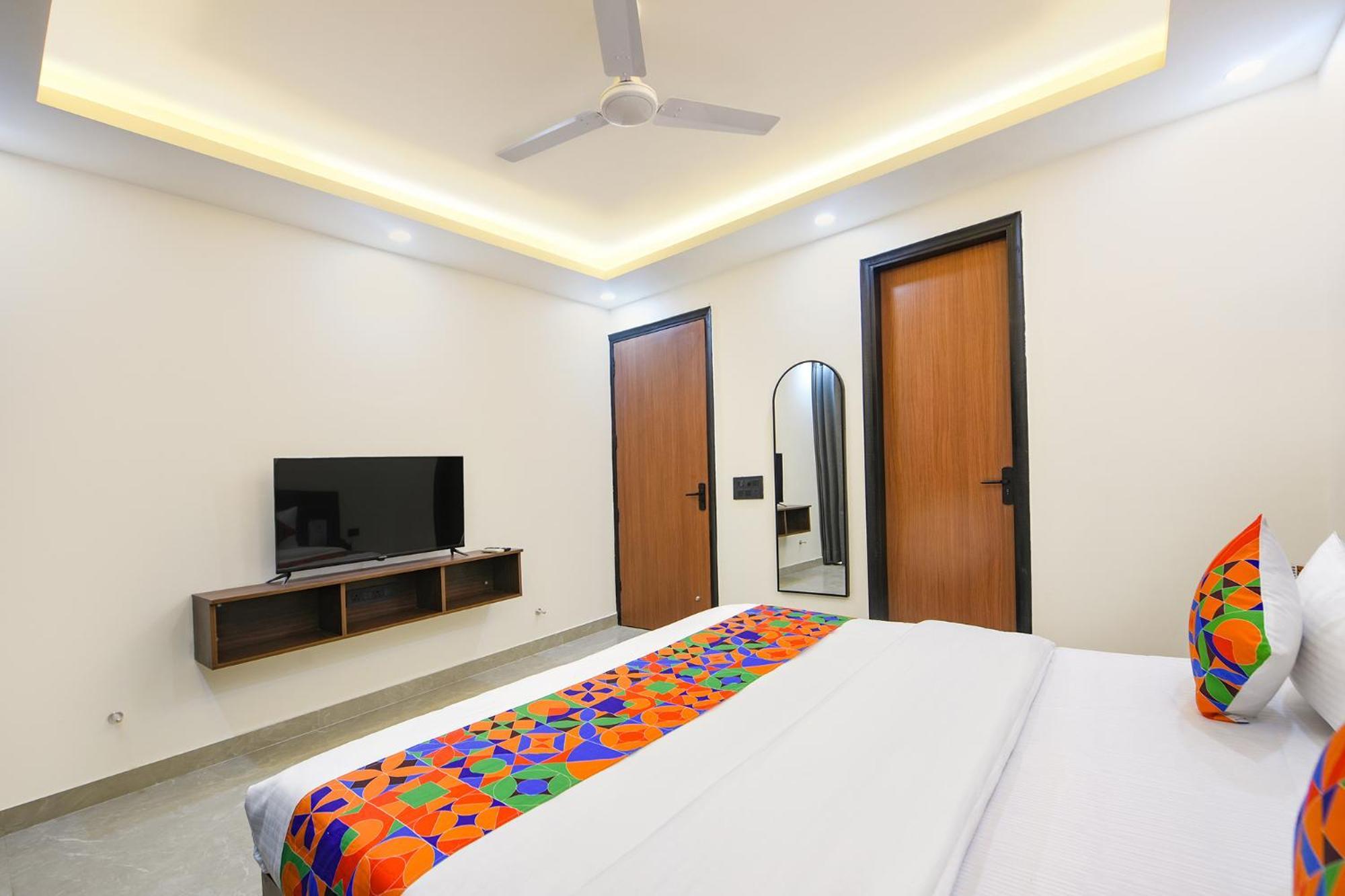 Fabhotel Rr Premium - Near Medanta Hospital Hotel