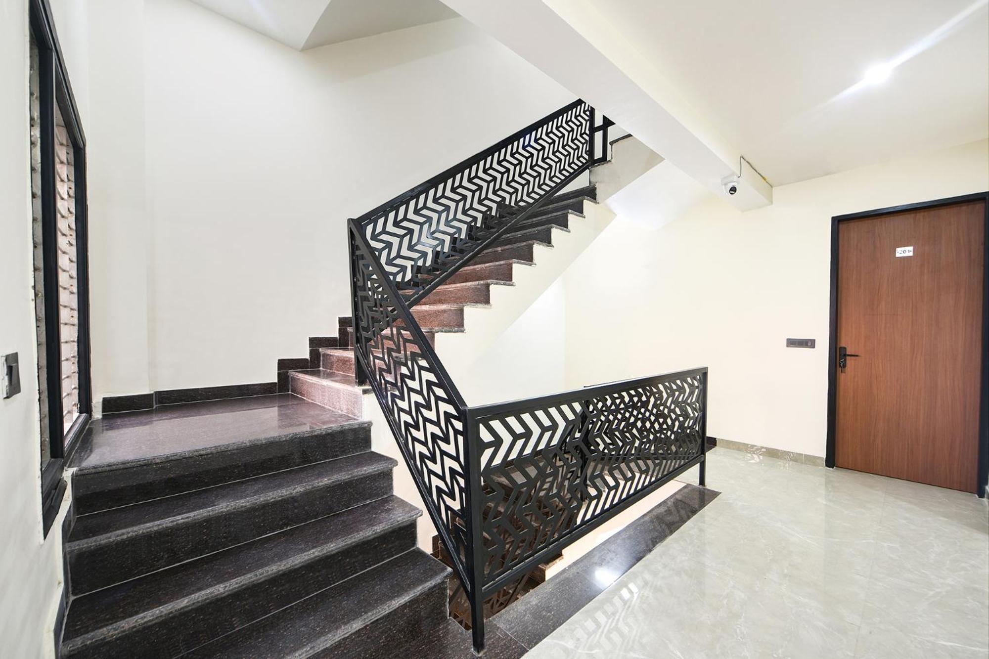Hotel Fabhotel Rr Premium - Near Medanta Hospital 3*