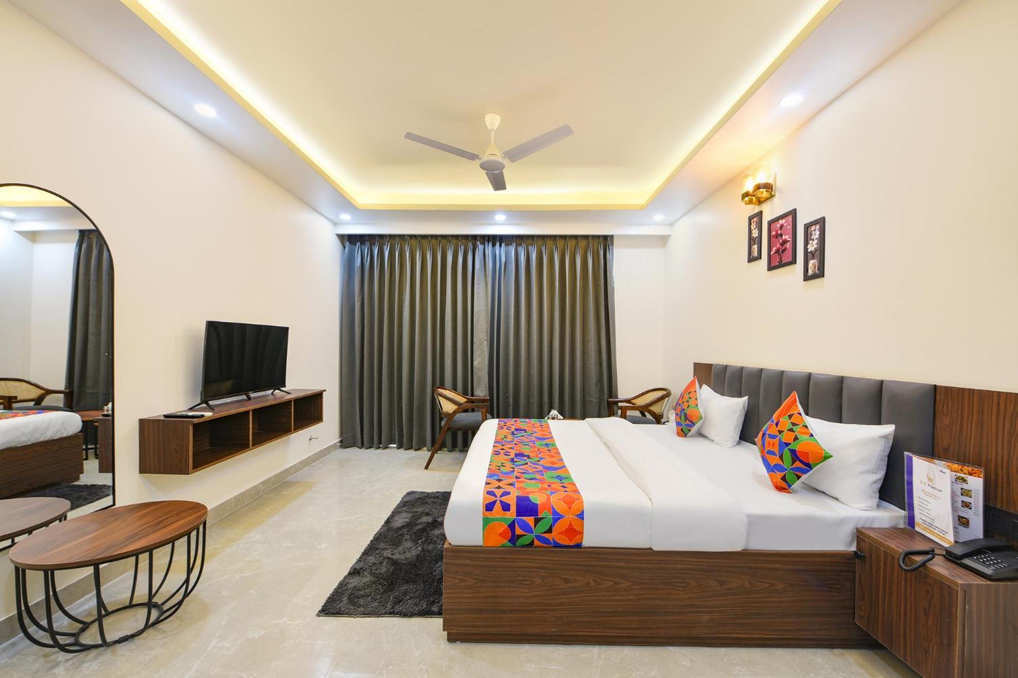 Fabhotel Rr Premium - Near Medanta Hospital 3*