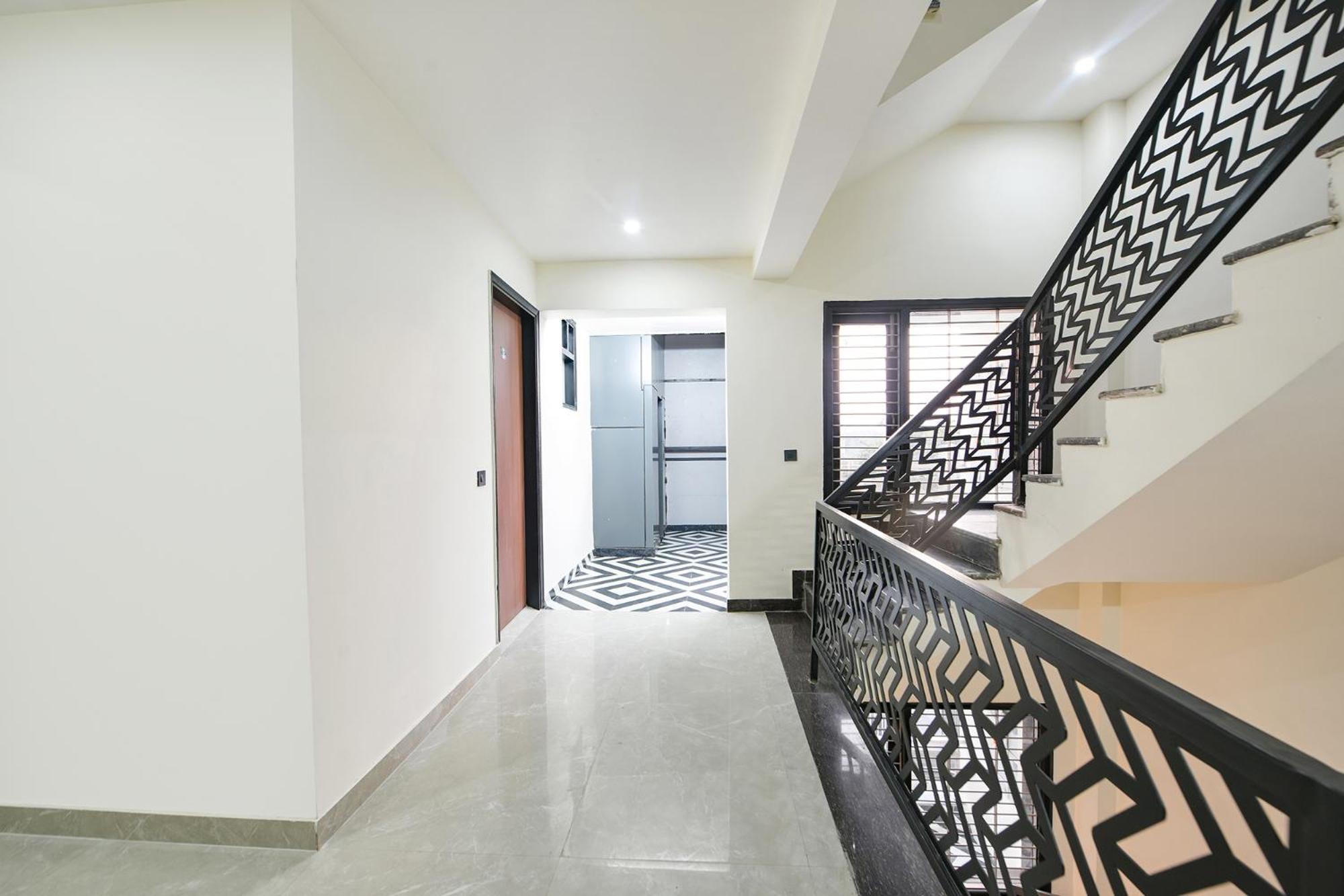 Fabhotel Rr Premium - Near Medanta Hospital Hotel