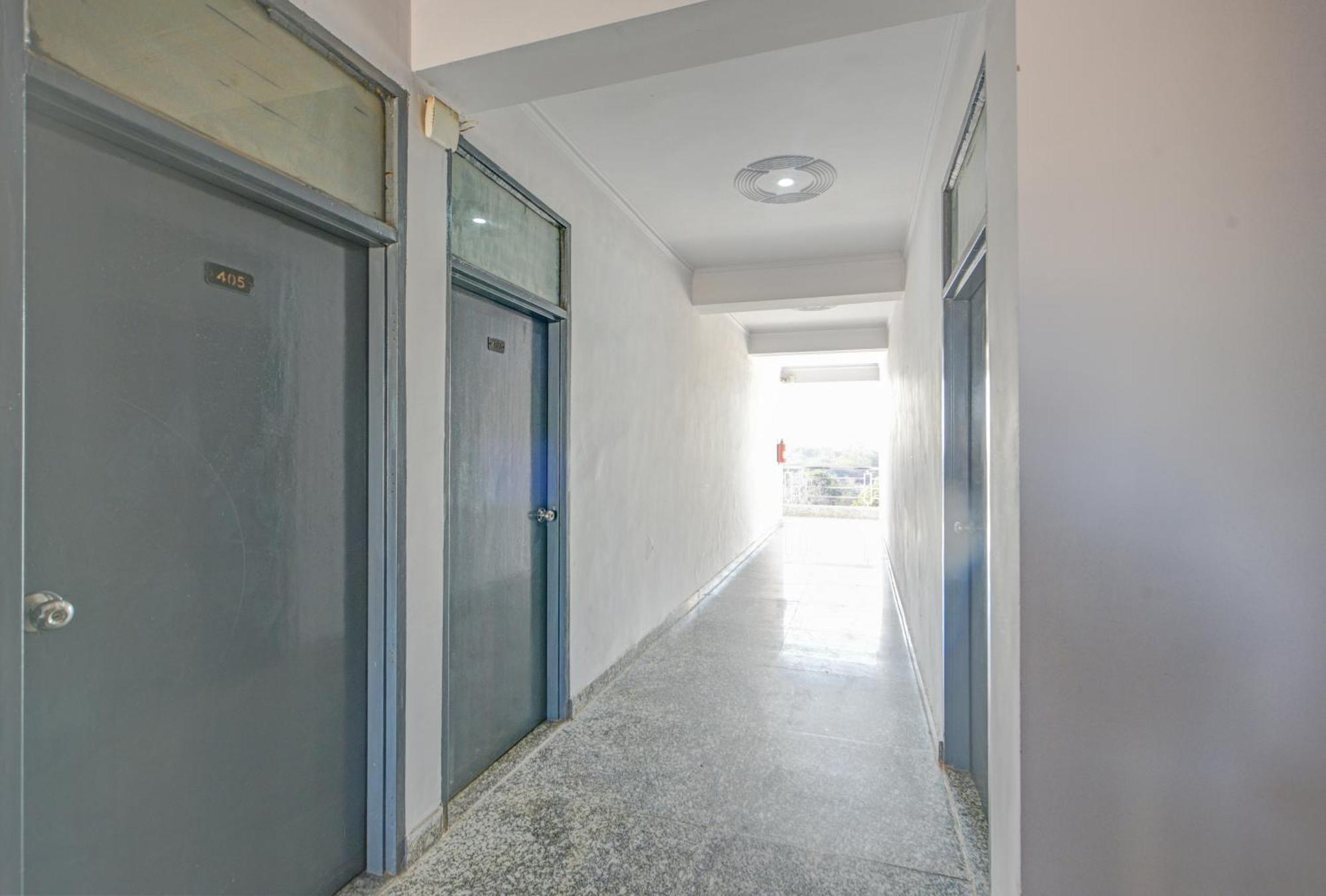 Royal Spark Inn1 - Medicity Gurugram, Near Medanta Hospital Hotel *