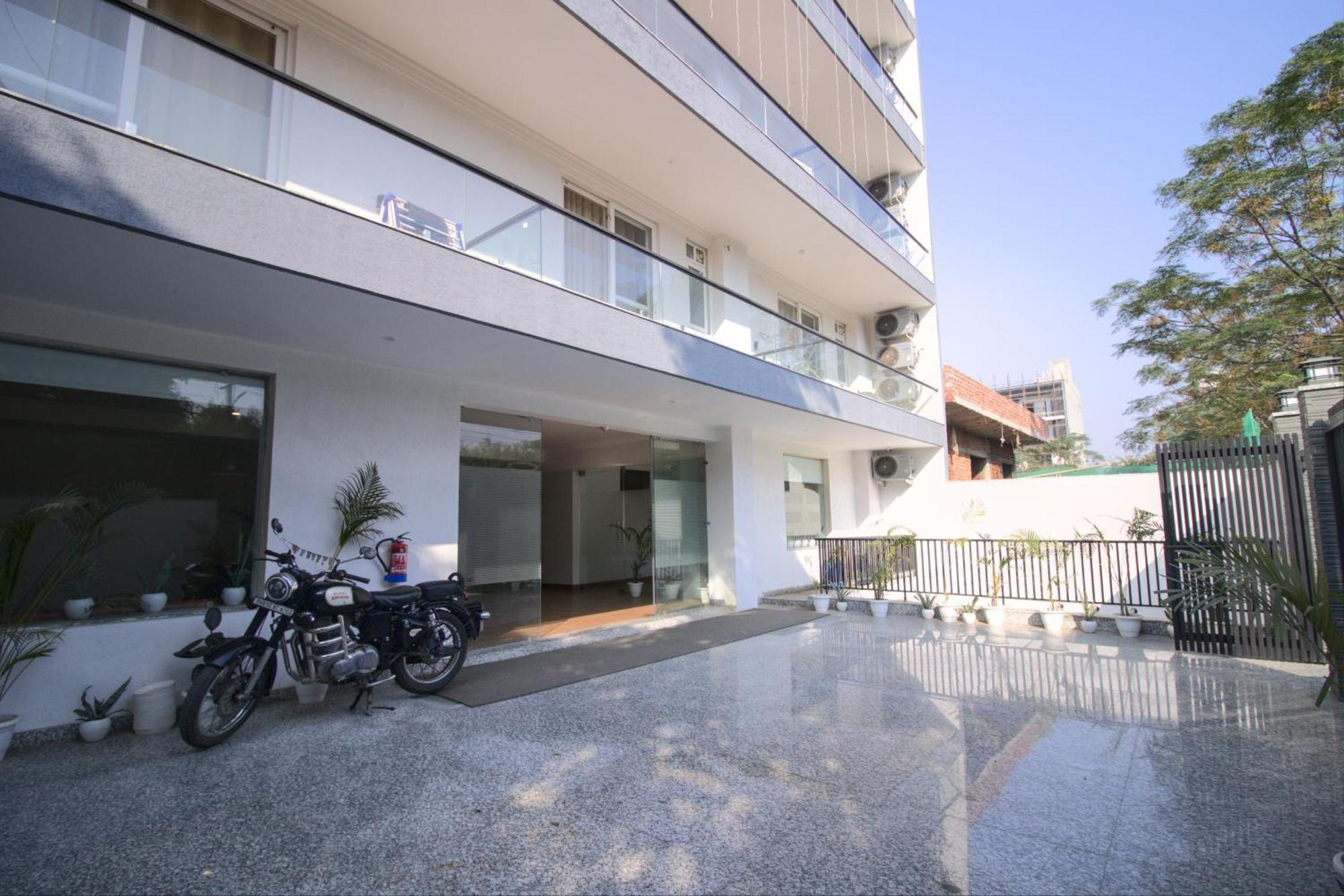 Liv Regalia - One Horizon Centre Golf Course Road Hotel 3*