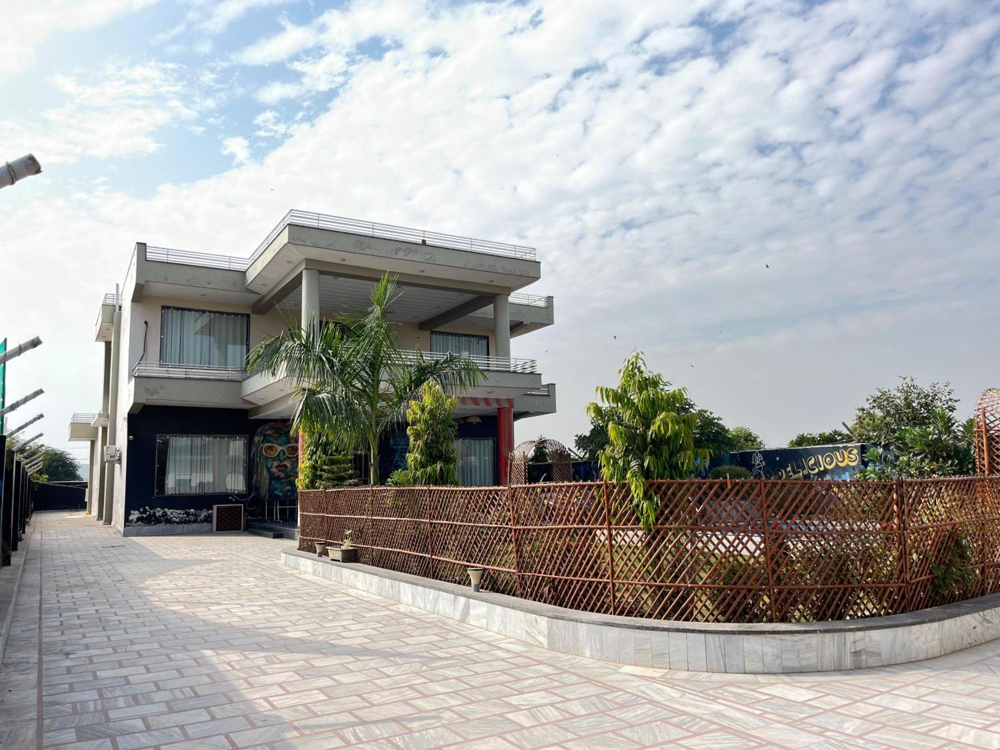 Gobravo 11 - 6bhk Farm With Pool And Garden - Gurgaon