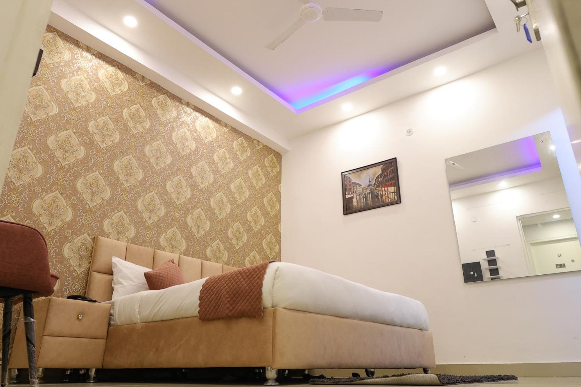 The Sandalwood By La Carnation I Faridabad-gurgaon Road Hotel 3*