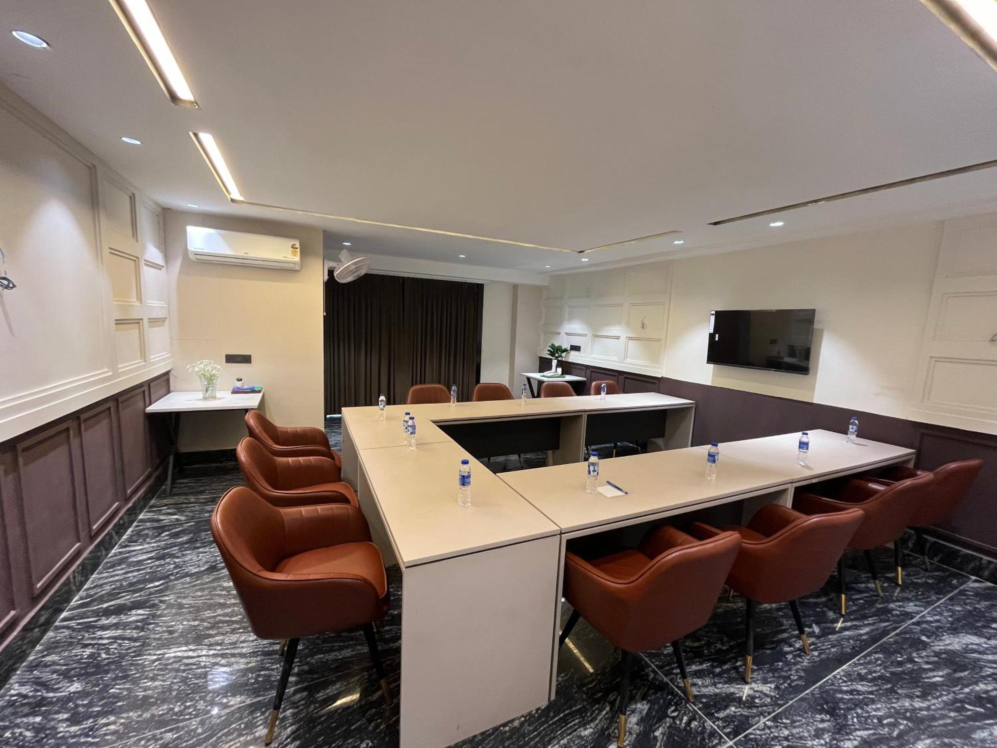 Orsom Sector 53 Hotel 4*