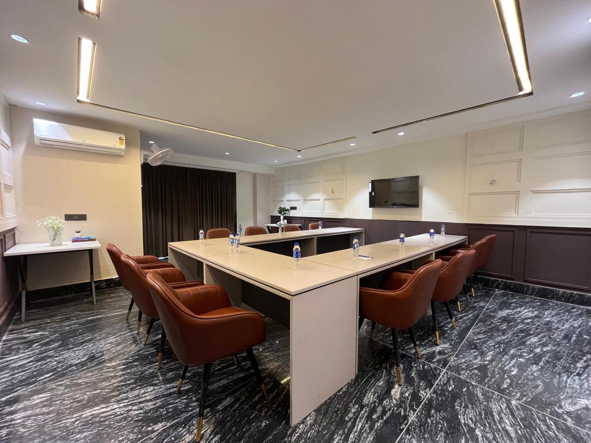 Hotel Orsom Sector 53 4*