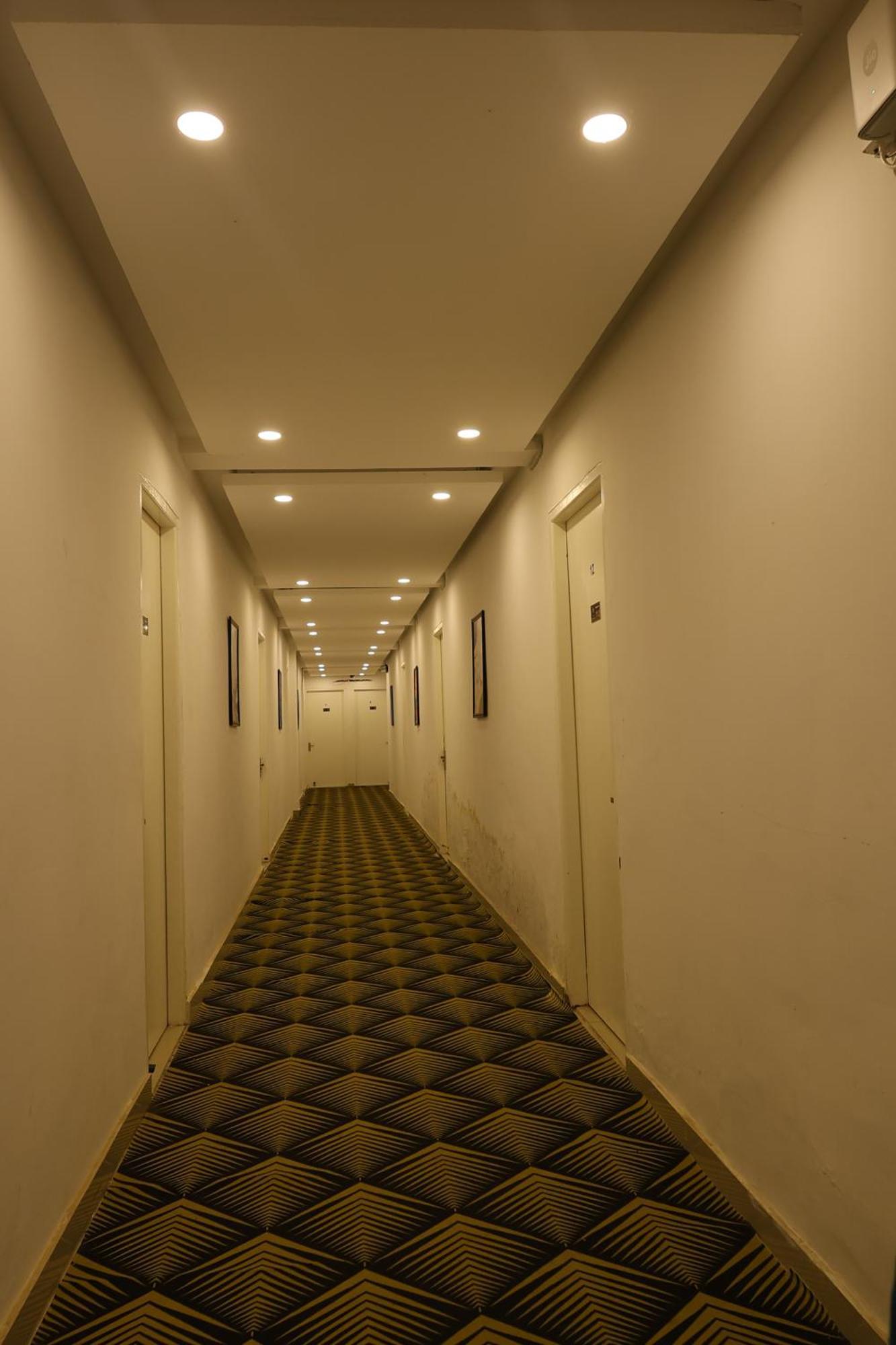 Hotel The Sandalwood By La Carnation I Faridabad-gurgaon Road 3*