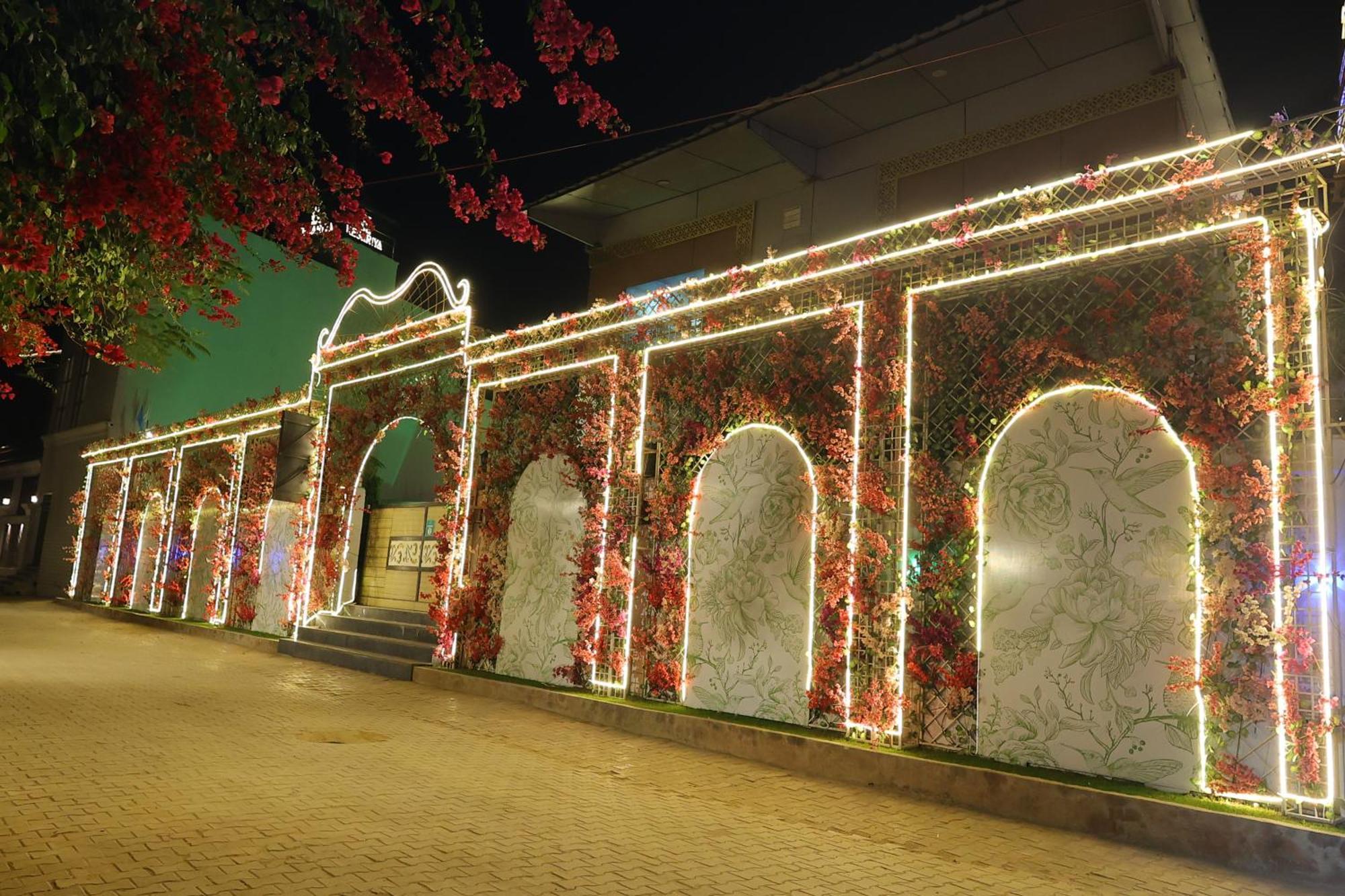 The Sandalwood By La Carnation I Faridabad-gurgaon Road Hotel 3*