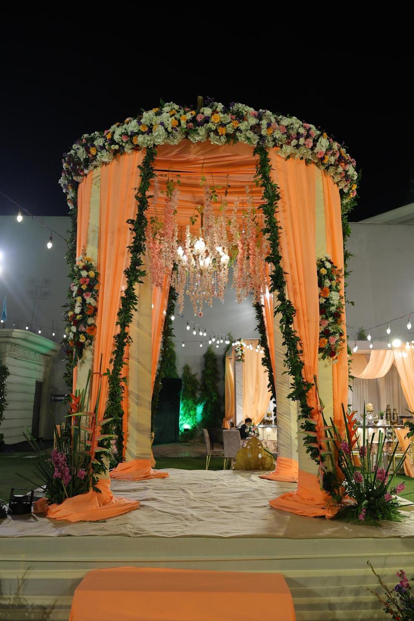 The Sandalwood By La Carnation I Faridabad-gurgaon Road Hotel