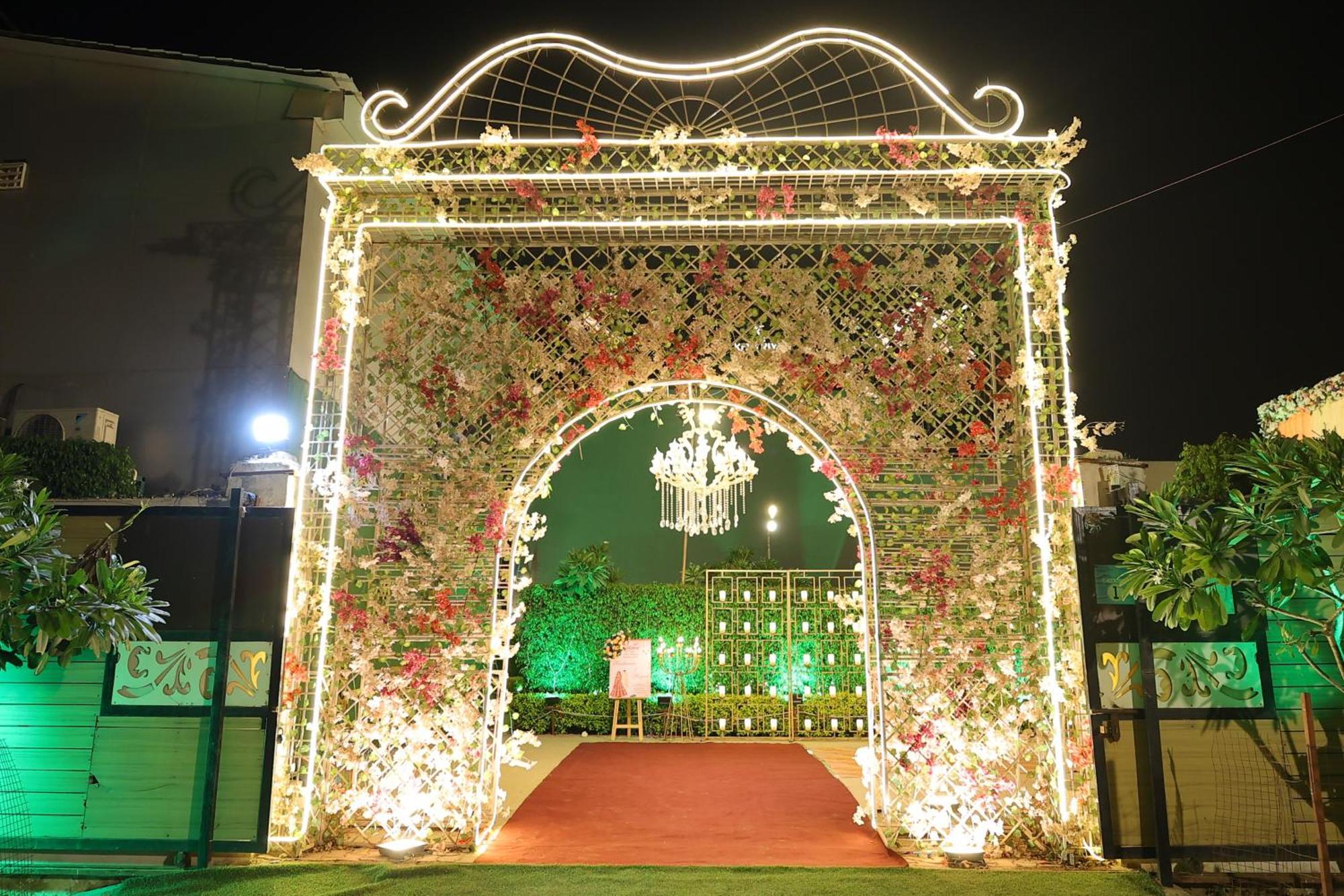 The Sandalwood By La Carnation I Faridabad-gurgaon Road Hotel