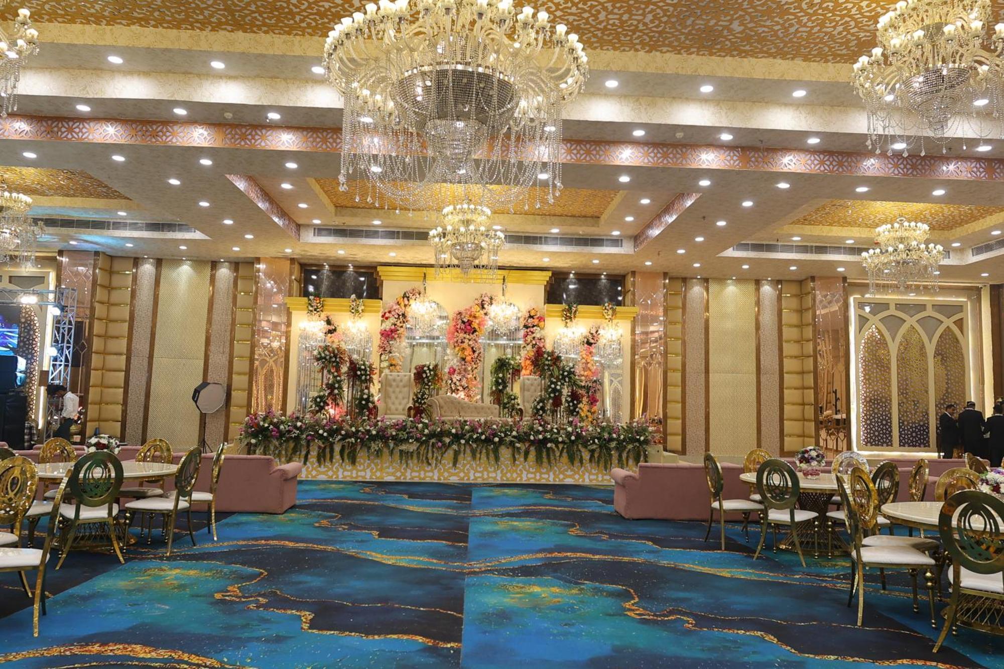 Hotel The Sandalwood By La Carnation I Faridabad-gurgaon Road