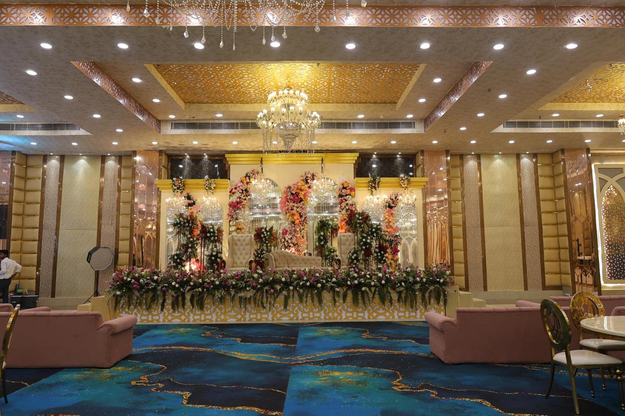 Hotel The Sandalwood By La Carnation I Faridabad-gurgaon Road