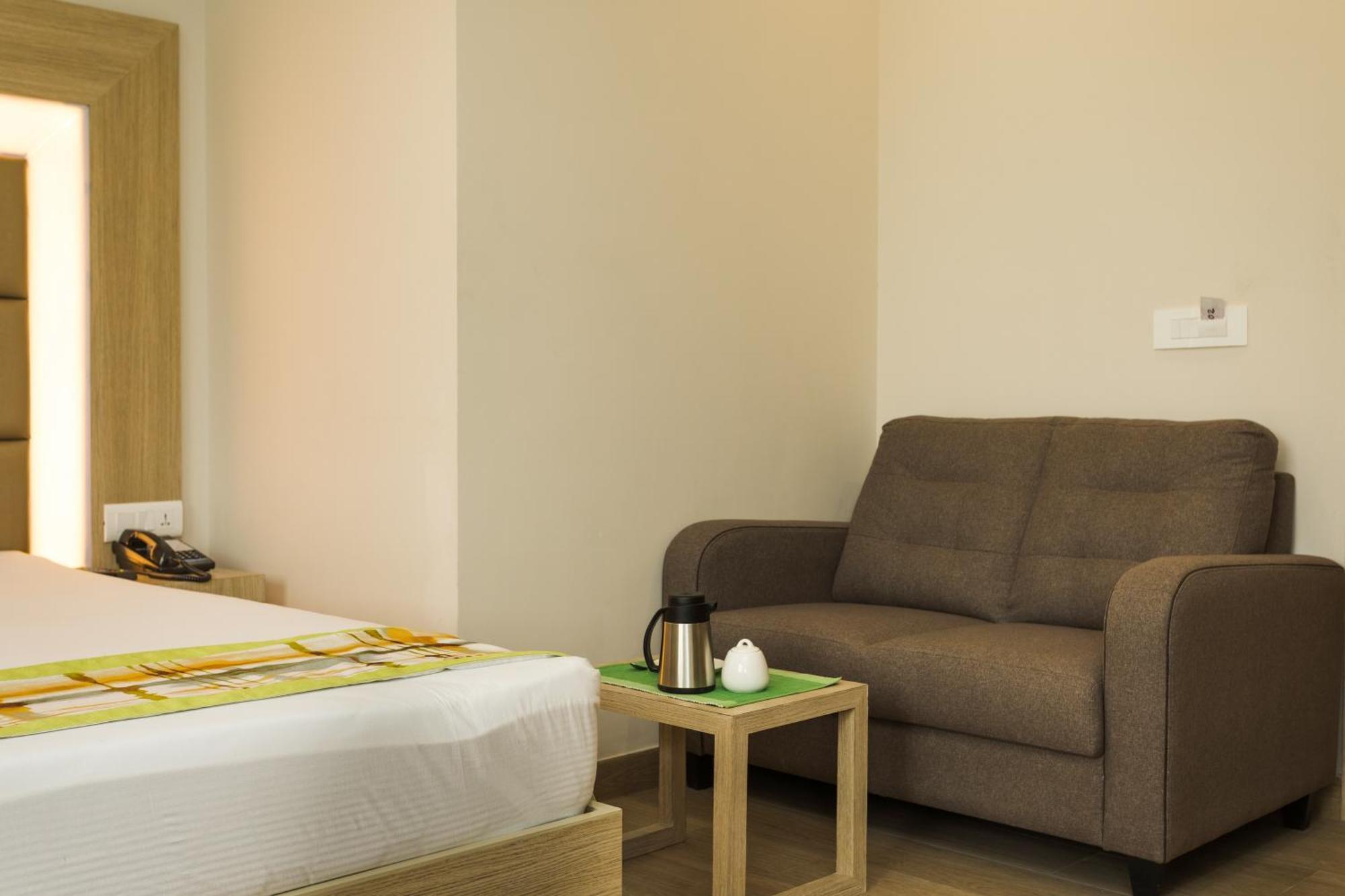 Silver Oak Near Medanta Medicity 3*