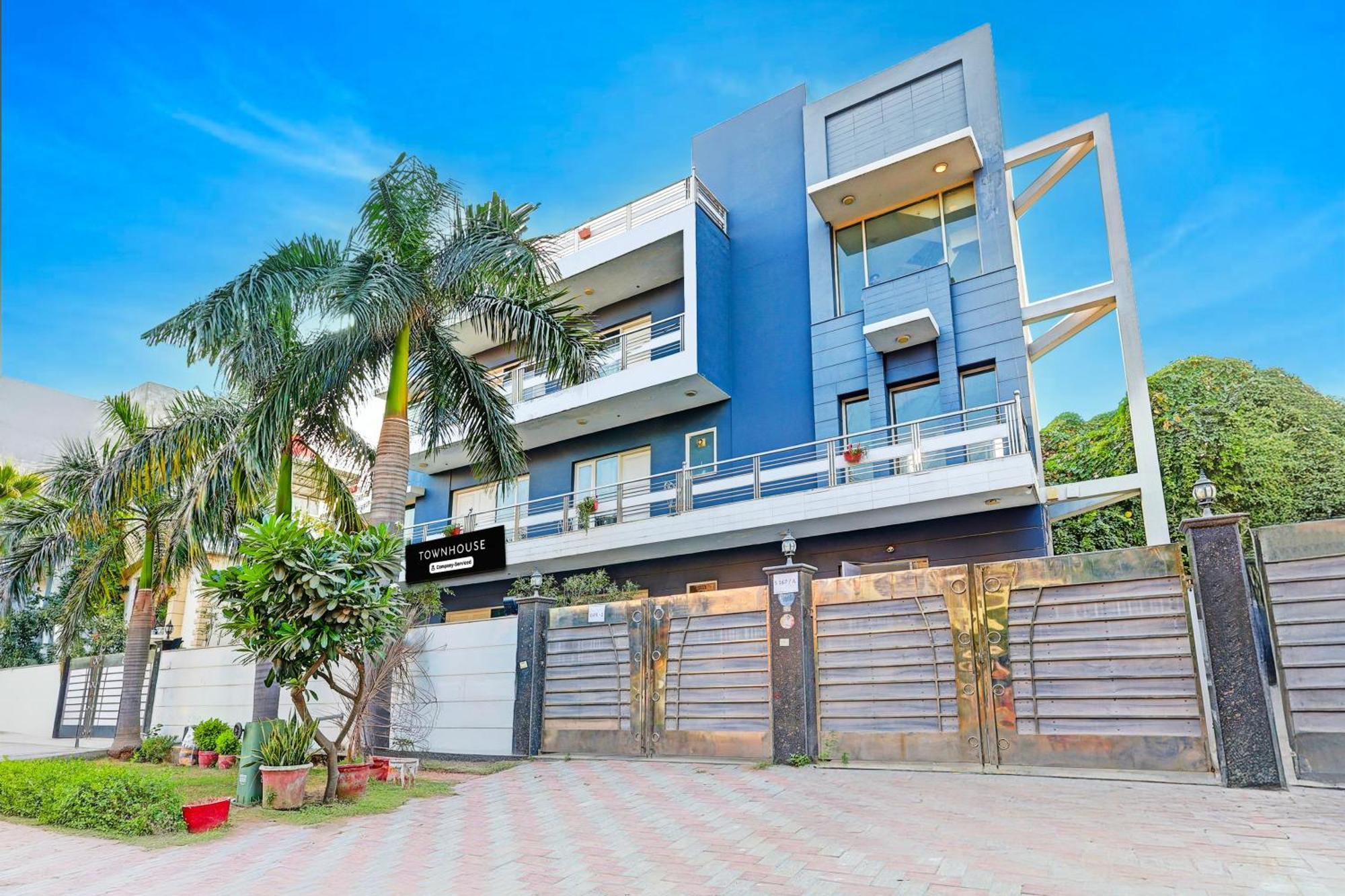 Super Townhouse Sector 49 Sohna Road *