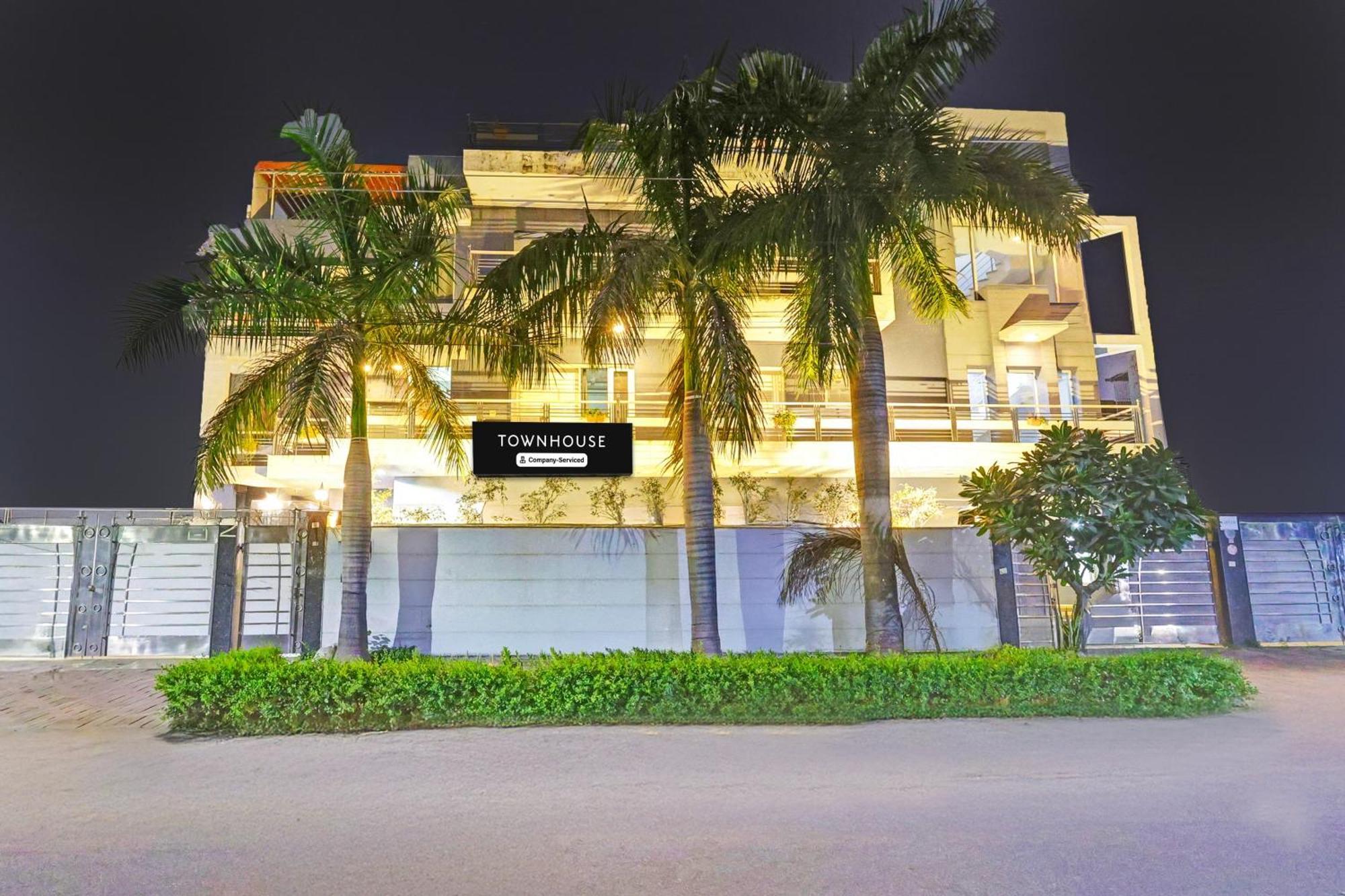 Super Townhouse Sector 49 Sohna Road *