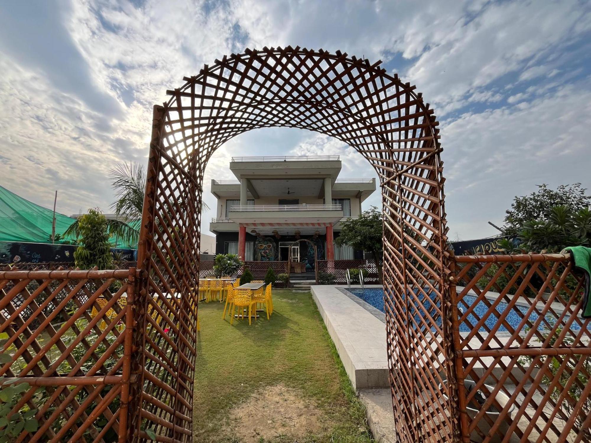 Gobravo 11 - 6bhk Farm With Pool And Garden - Farm stay Gurgaon