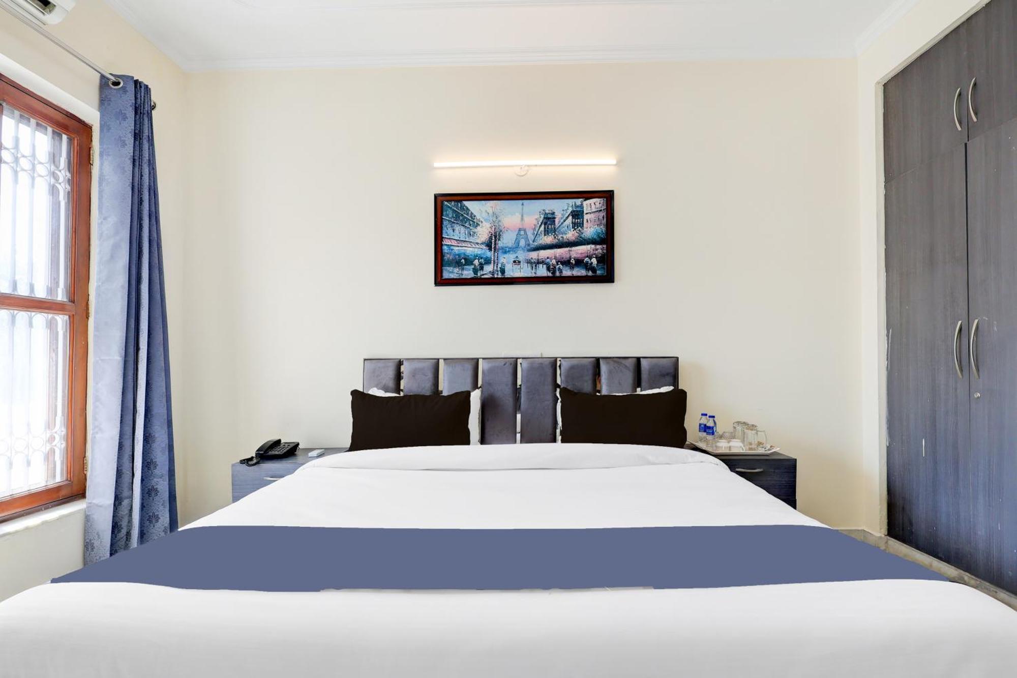 Tulip - 3bhk Golf Course Road, Near Hong Kong Market & Metro Mall *