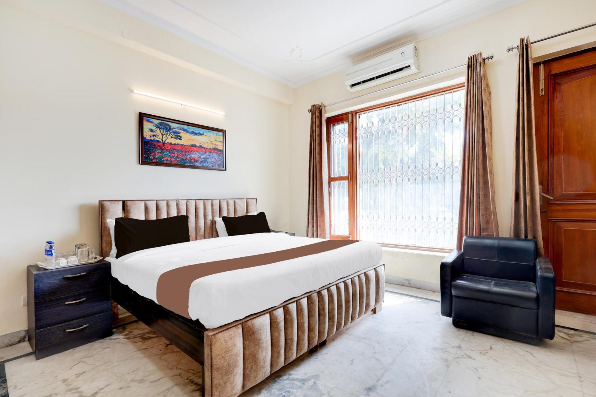 Apartment Tulip - 3bhk Golf Course Road, Near Hong Kong Market & Metro Mall *