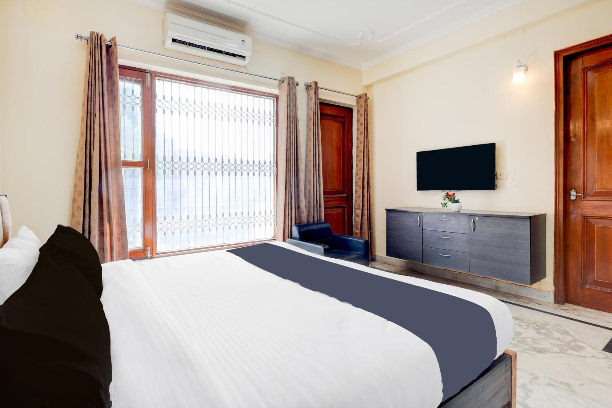 Tulip - 3bhk Golf Course Road, Near Hong Kong Market & Metro Mall Apartment *
