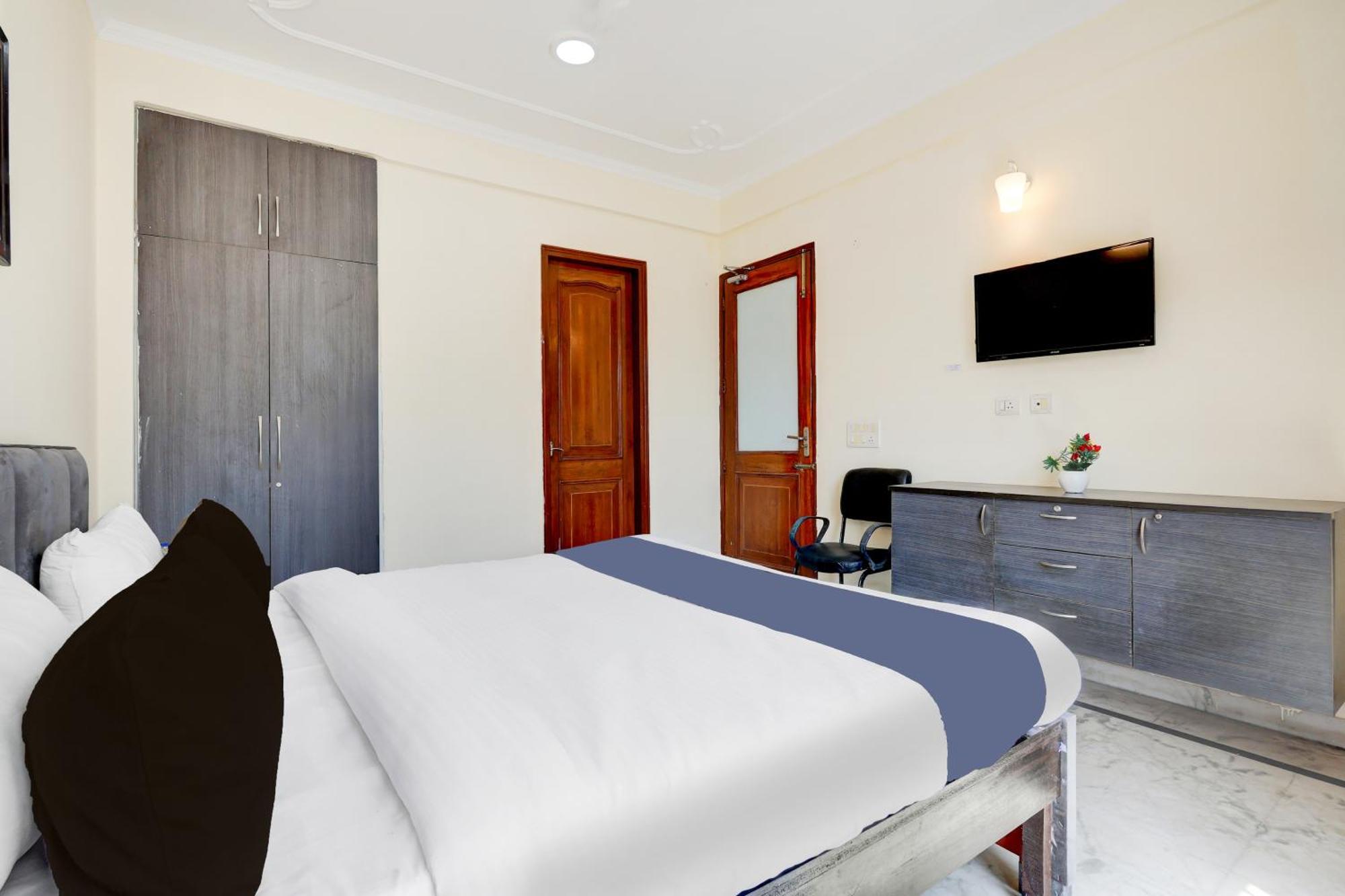 Tulip - 3bhk Golf Course Road, Near Hong Kong Market & Metro Mall * Gurgaon