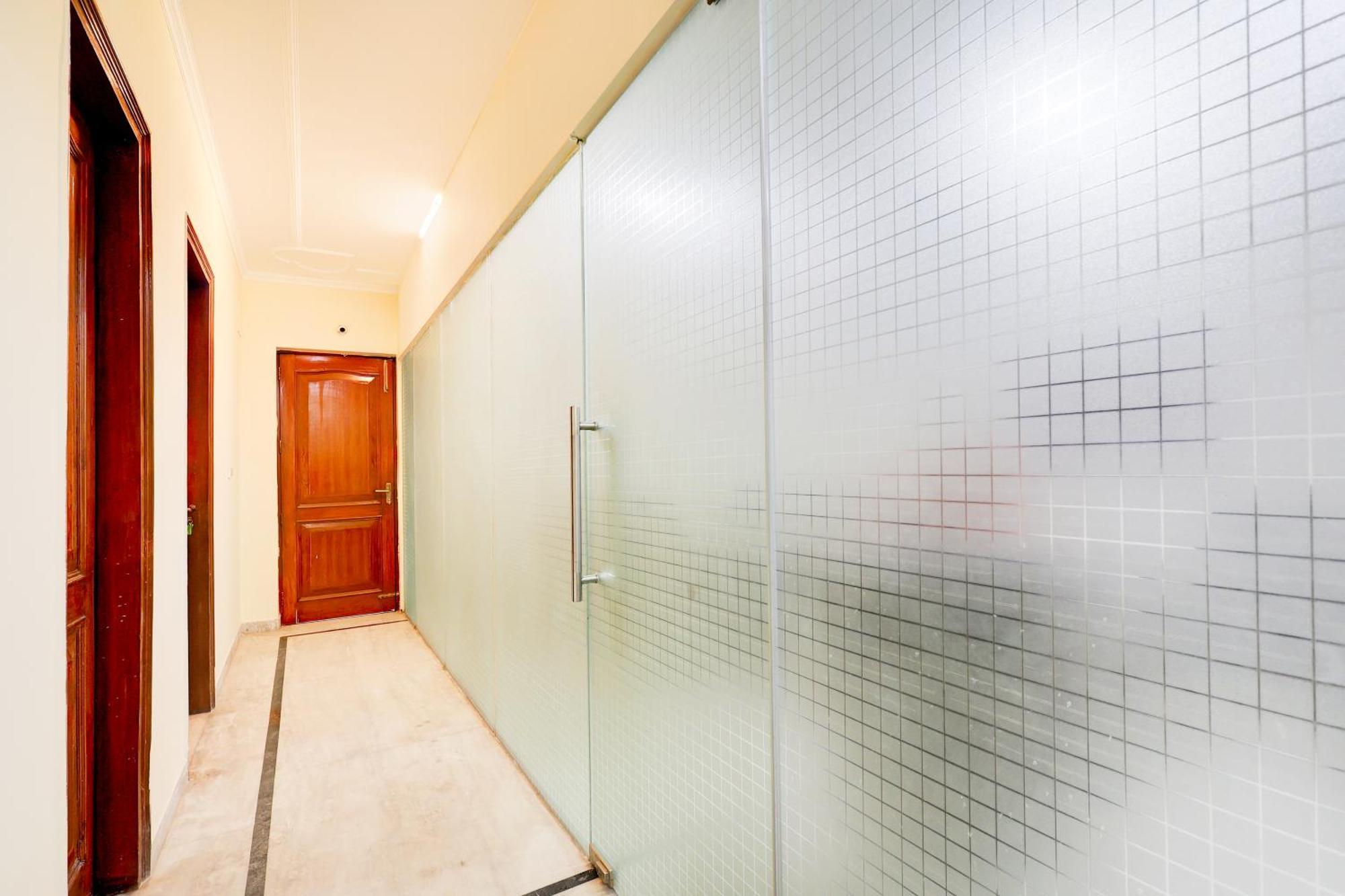 Tulip - 3bhk Golf Course Road, Near Hong Kong Market & Metro Mall *