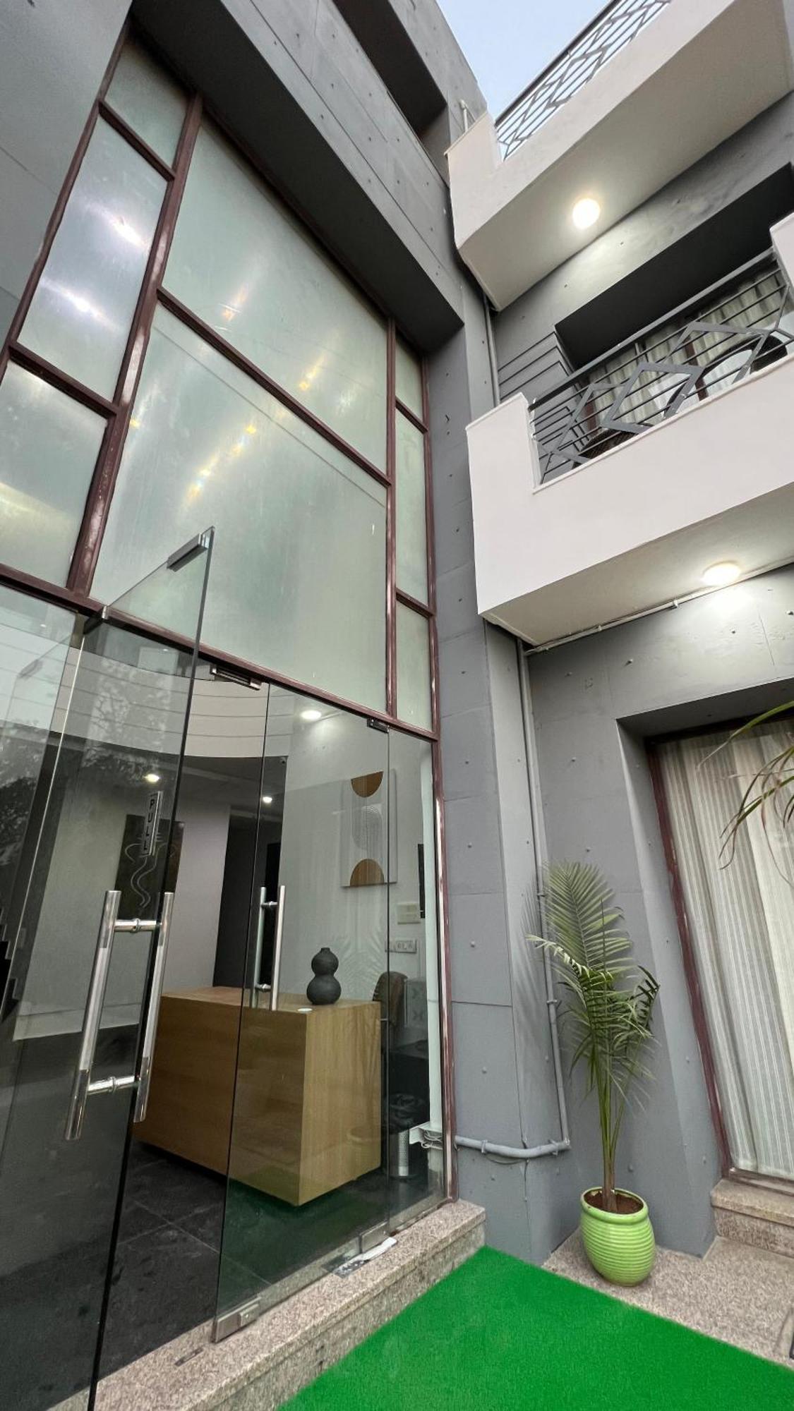 Apartment Bluo Penthouse - Dlf Cybercity, Bathtub Terrace Garden #staycation