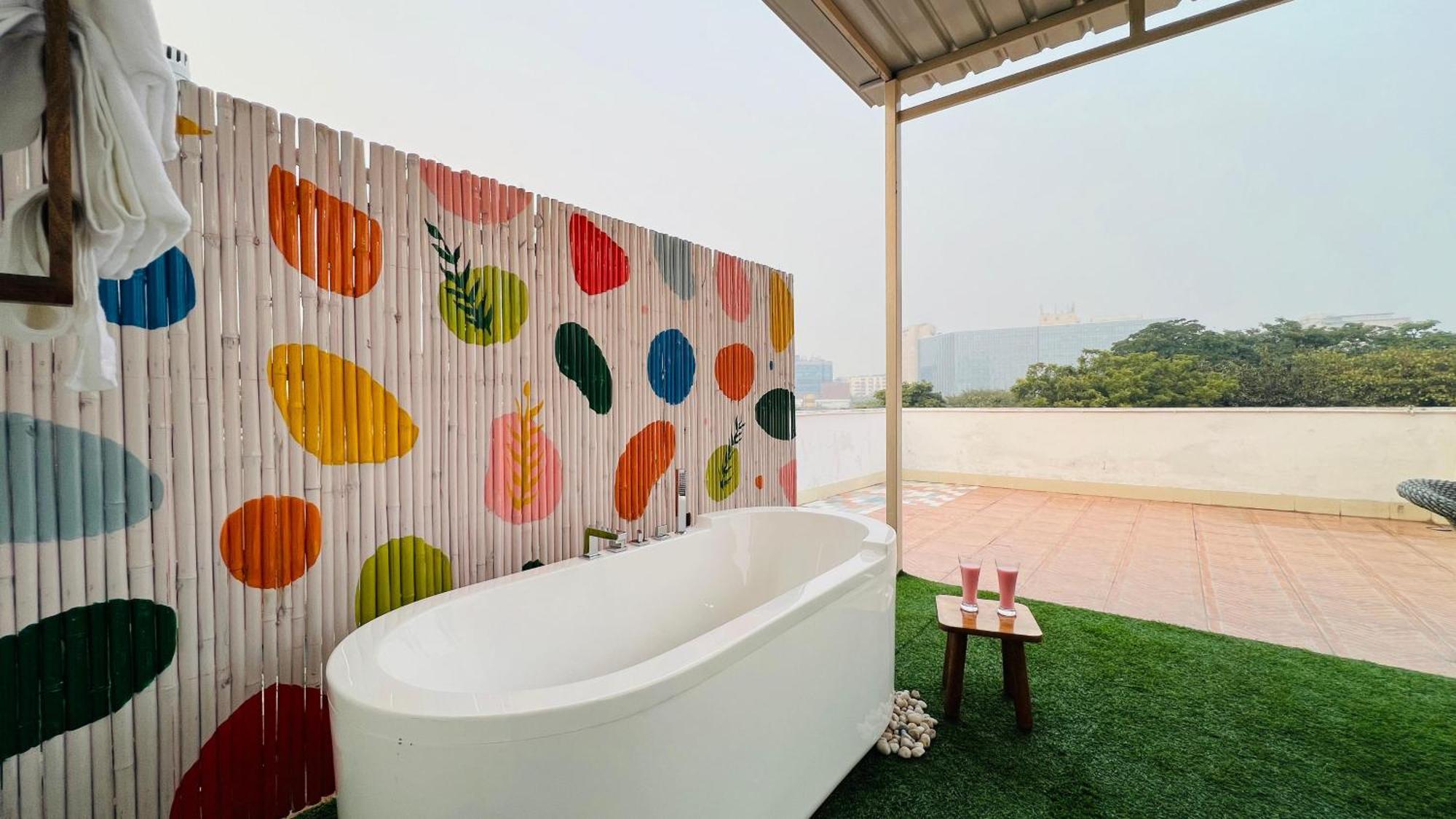 Bluo Penthouse - Dlf Cybercity, Bathtub Terrace Garden #staycation Gurgaon