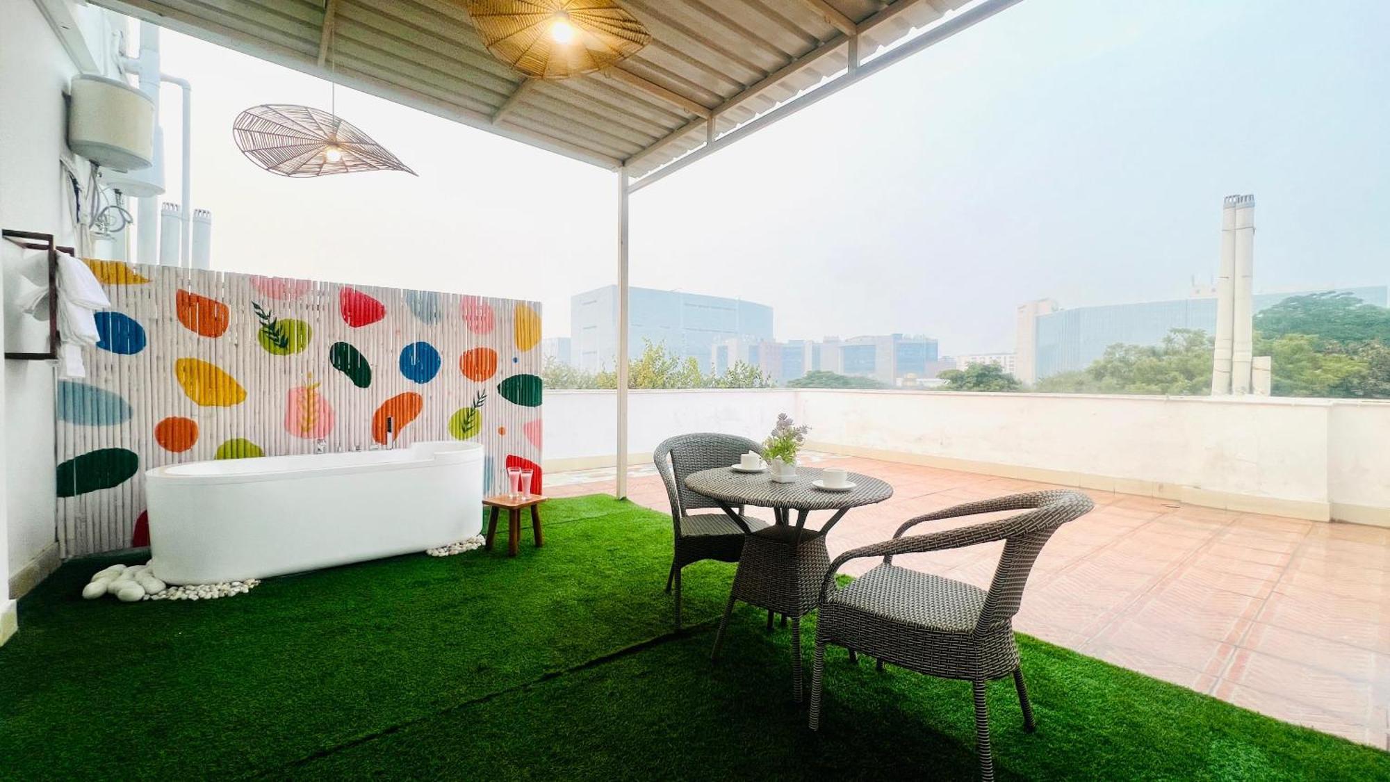 Bluo Penthouse - Dlf Cybercity, Bathtub Terrace Garden #staycation Gurgaon