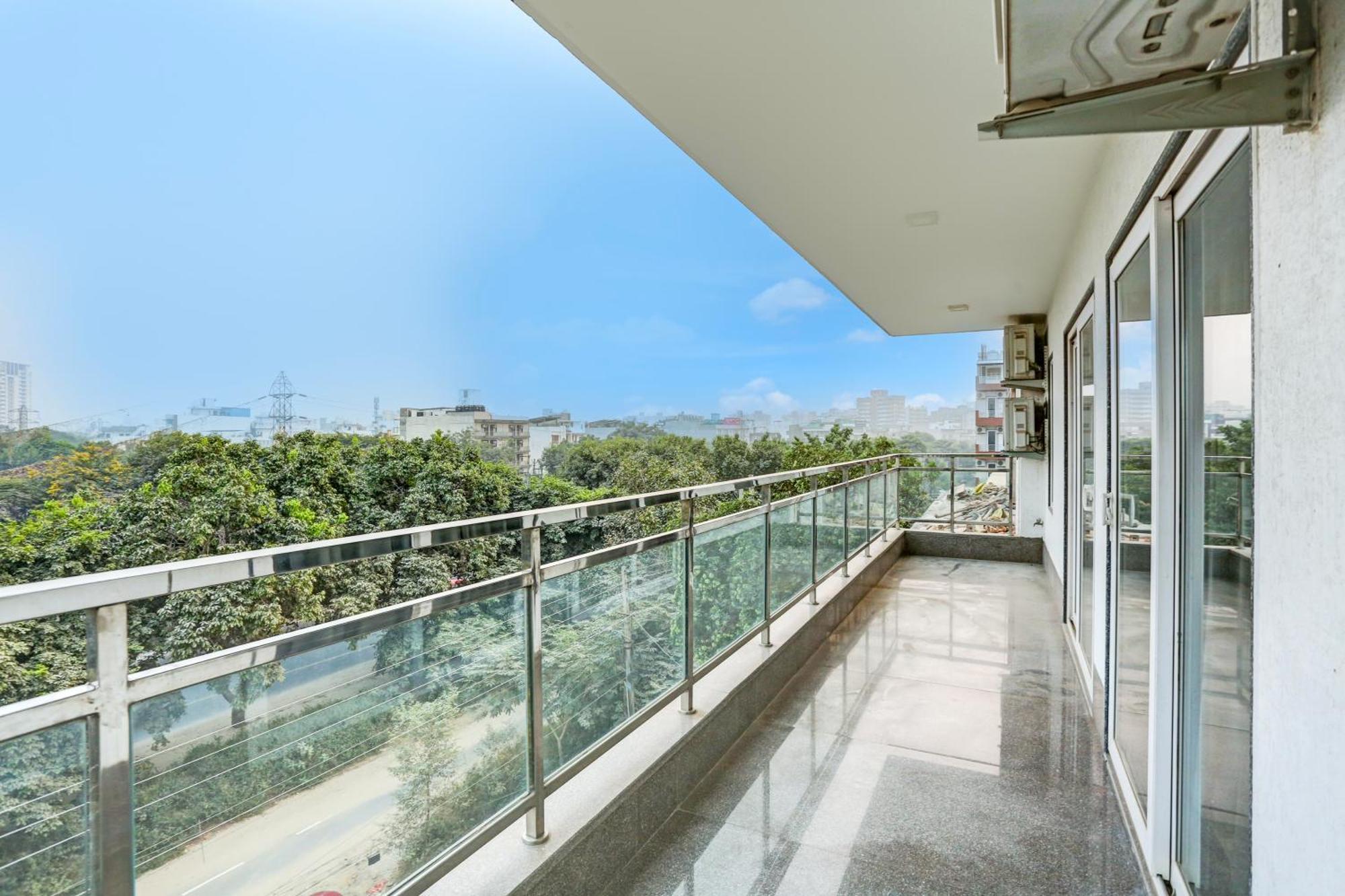 Hotel Greysky Near Medanta Hospital 3*