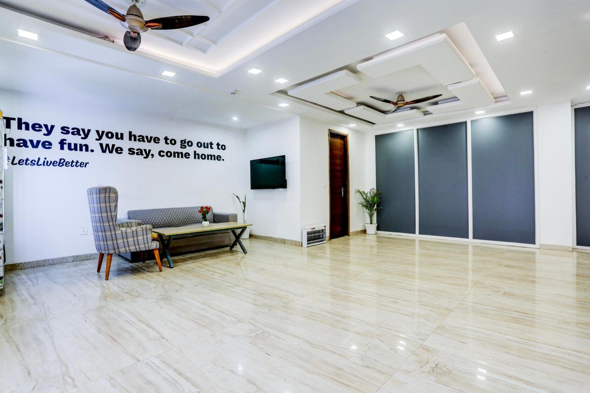 Hotel Greysky Near Medanta Hospital 3*